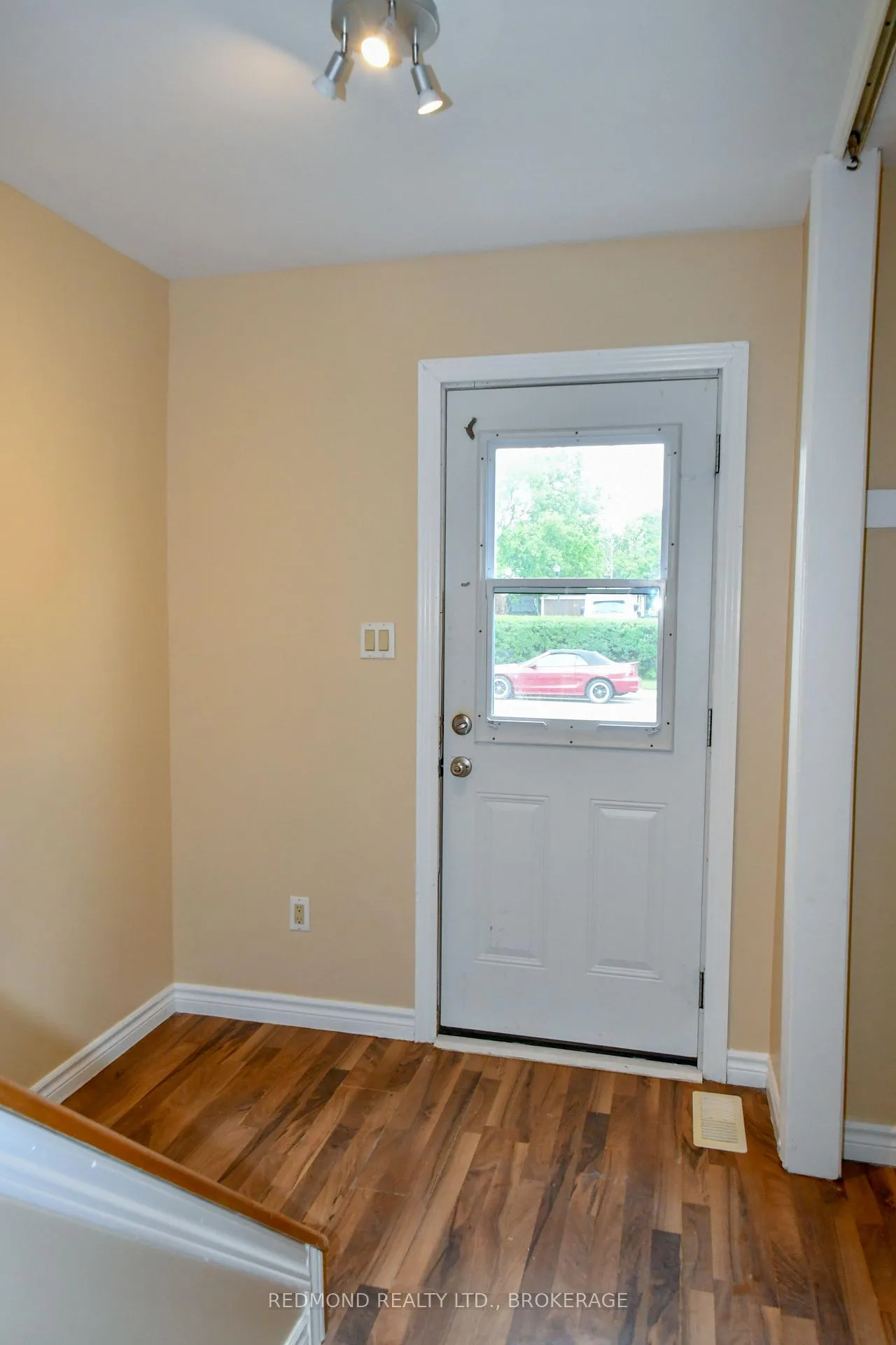 Photo 5 of 372 James Street, Gananoque — HOMEH