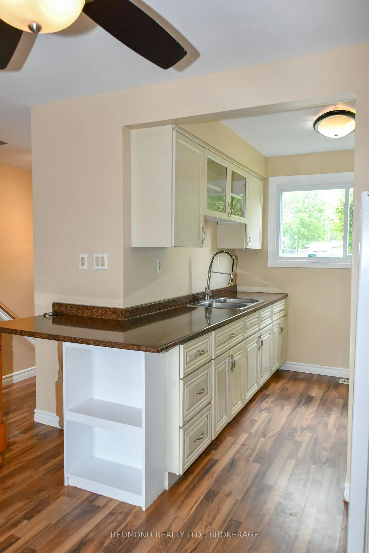 Photo 10 of 372 James Street, Gananoque — HOMEH