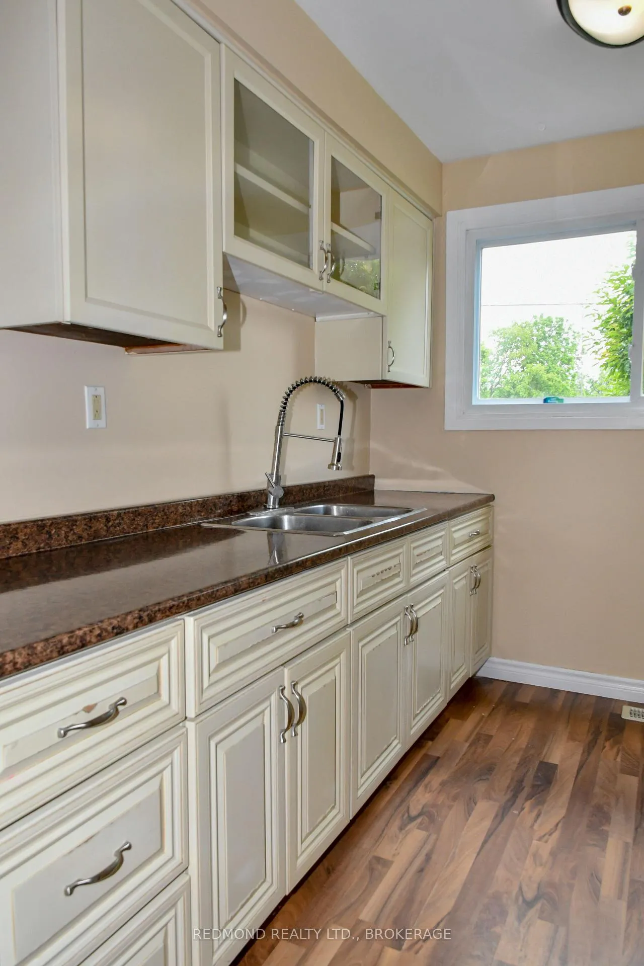 Photo 11 of 372 James Street, Gananoque — HOMEH