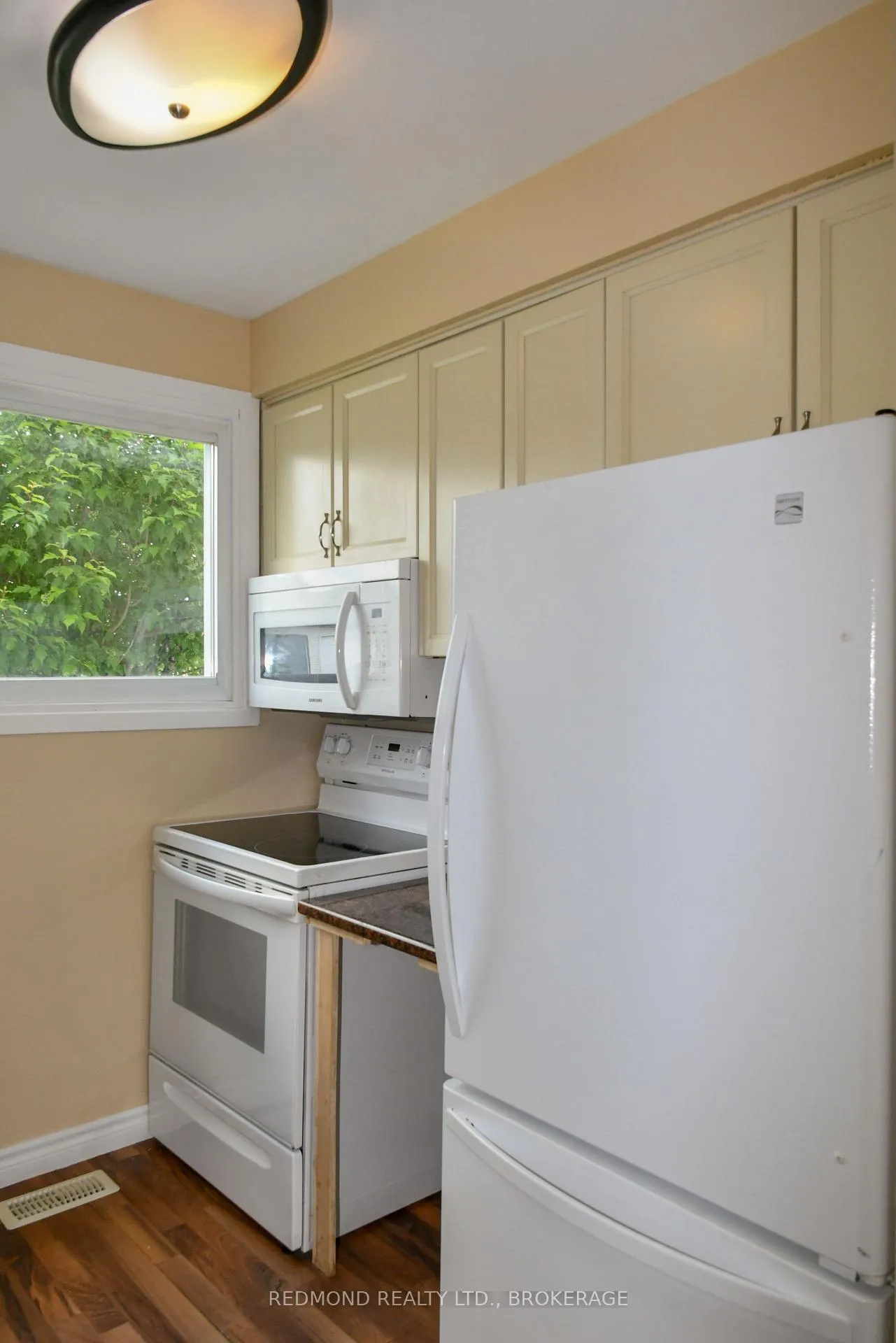 Photo 12 of 372 James Street, Gananoque — HOMEH