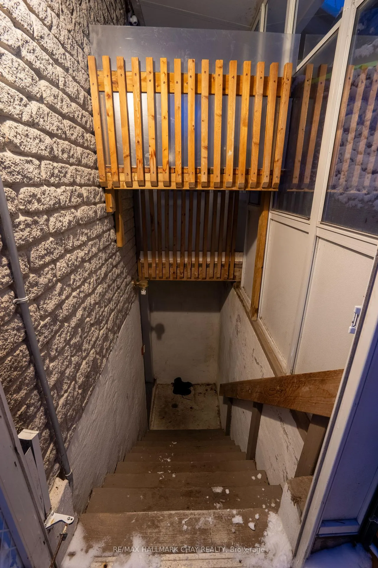 Photo 4 of Unit Basement, 10 Brighton Road, Barrie, Georgian Drive — HOMEH