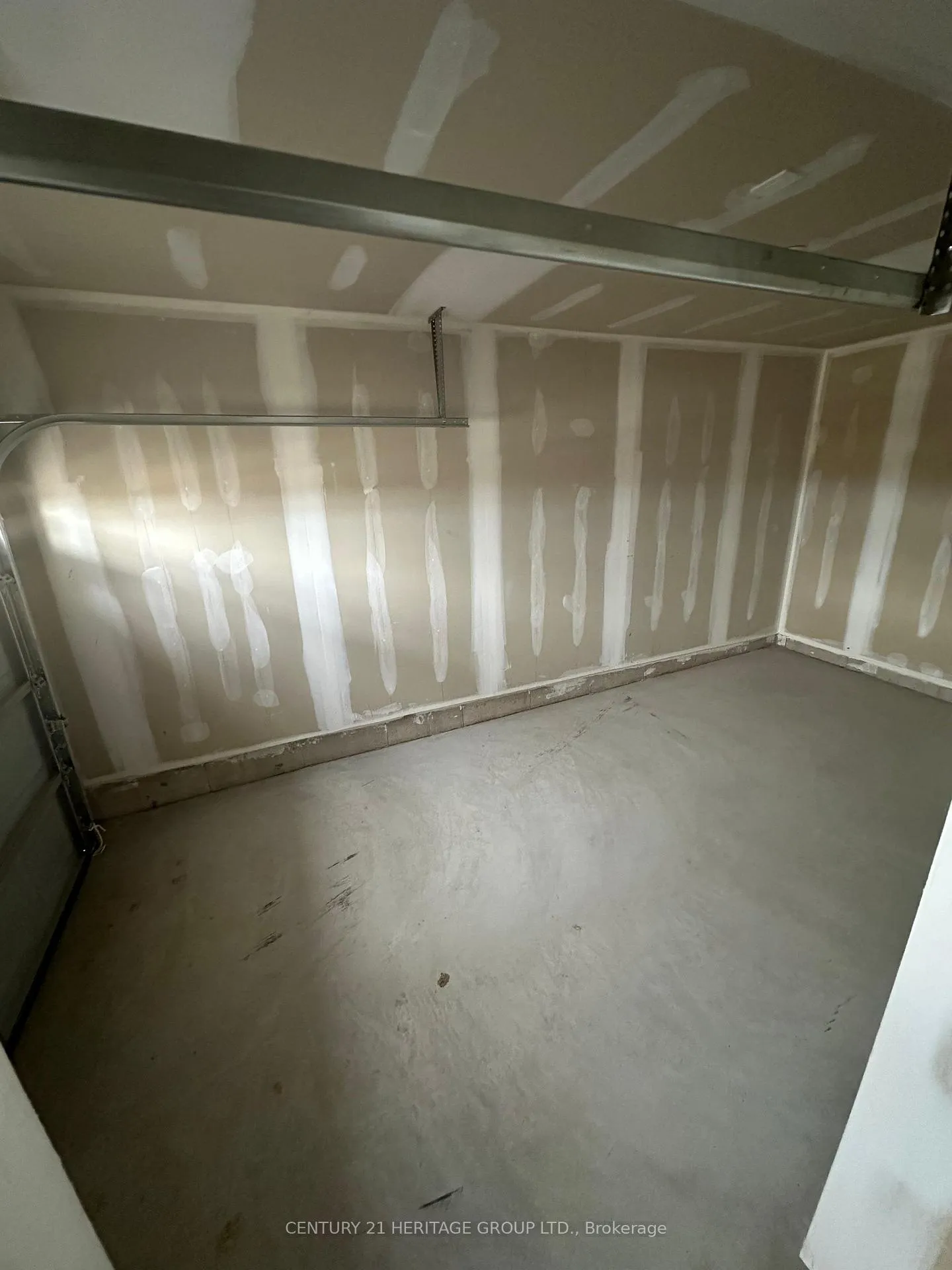 Photo 2 of 217 Cittadella Boulevard, Hamilton, Hannon — HOMEH