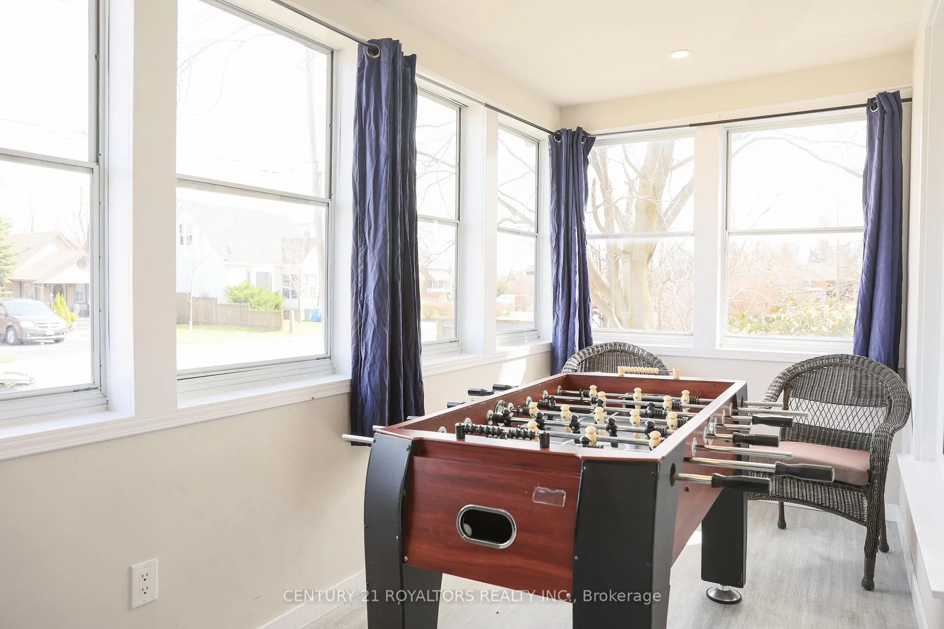 Photo 5 of 5283 Buchanan Avenue, Niagara Falls, Cherrywood — HOMEH