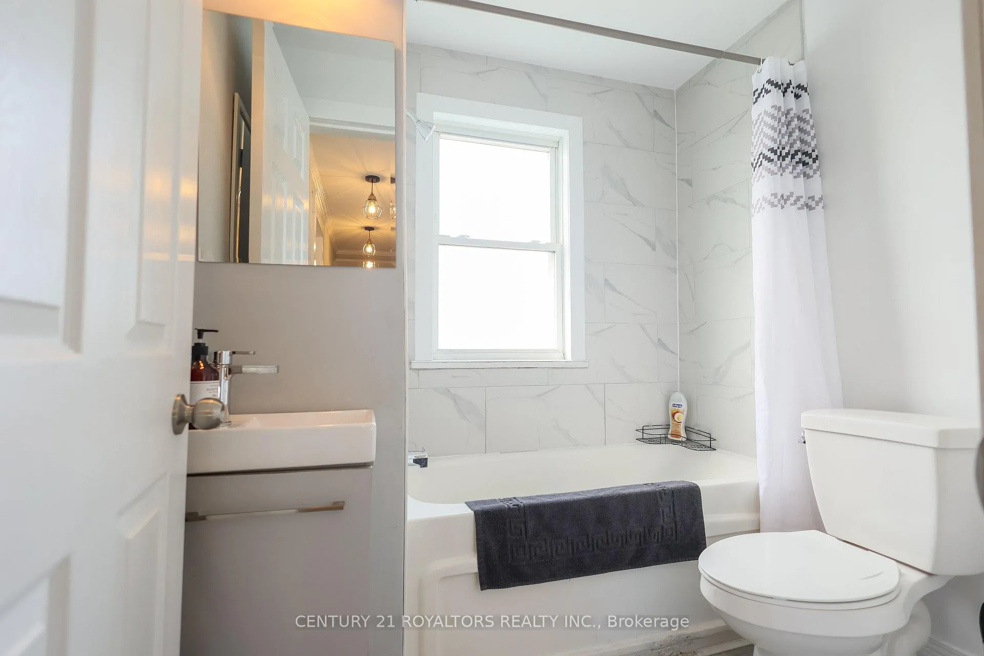 Photo 17 of 5283 Buchanan Avenue, Niagara Falls, Cherrywood — HOMEH