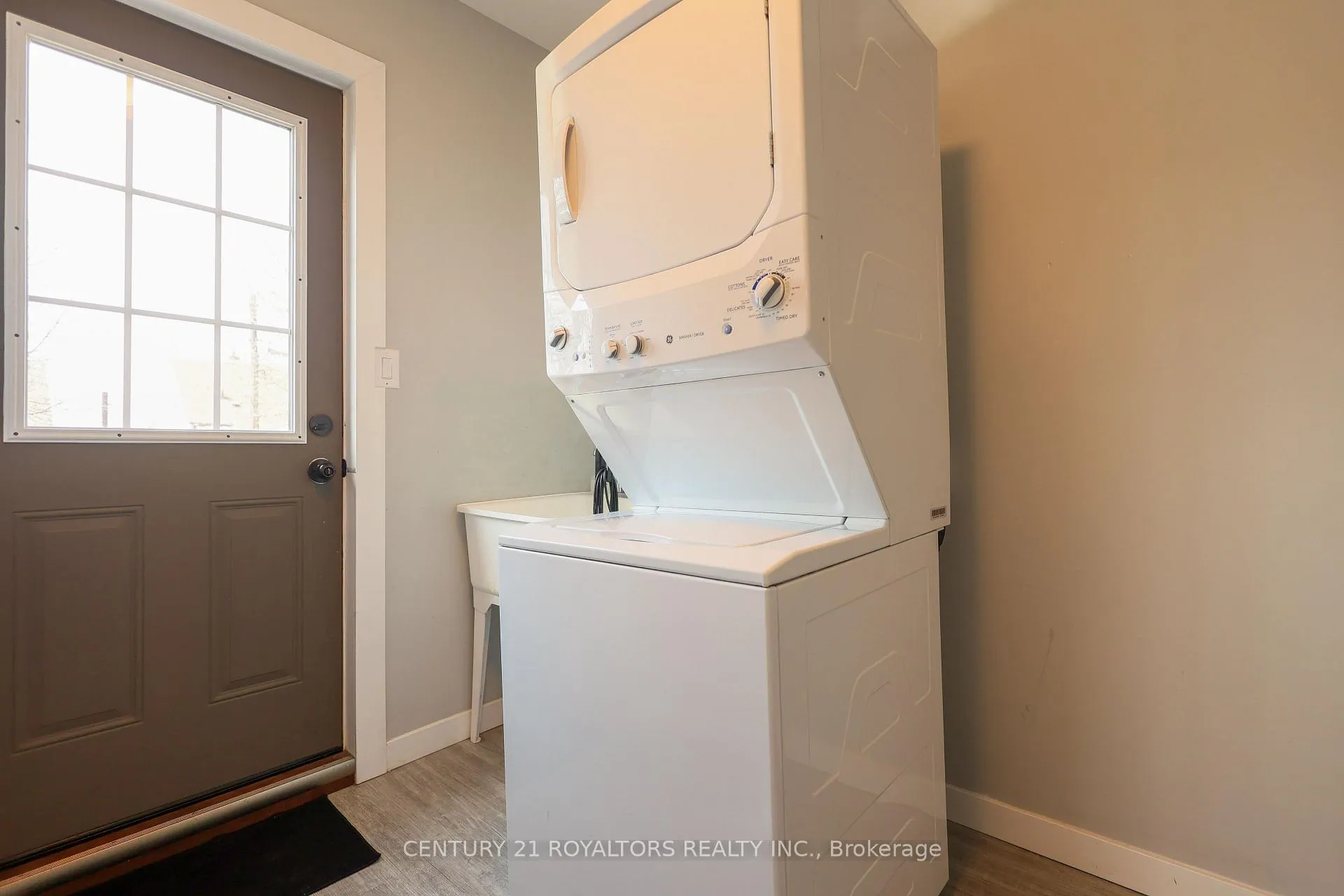 Photo 25 of 5283 Buchanan Avenue, Niagara Falls, Cherrywood — HOMEH