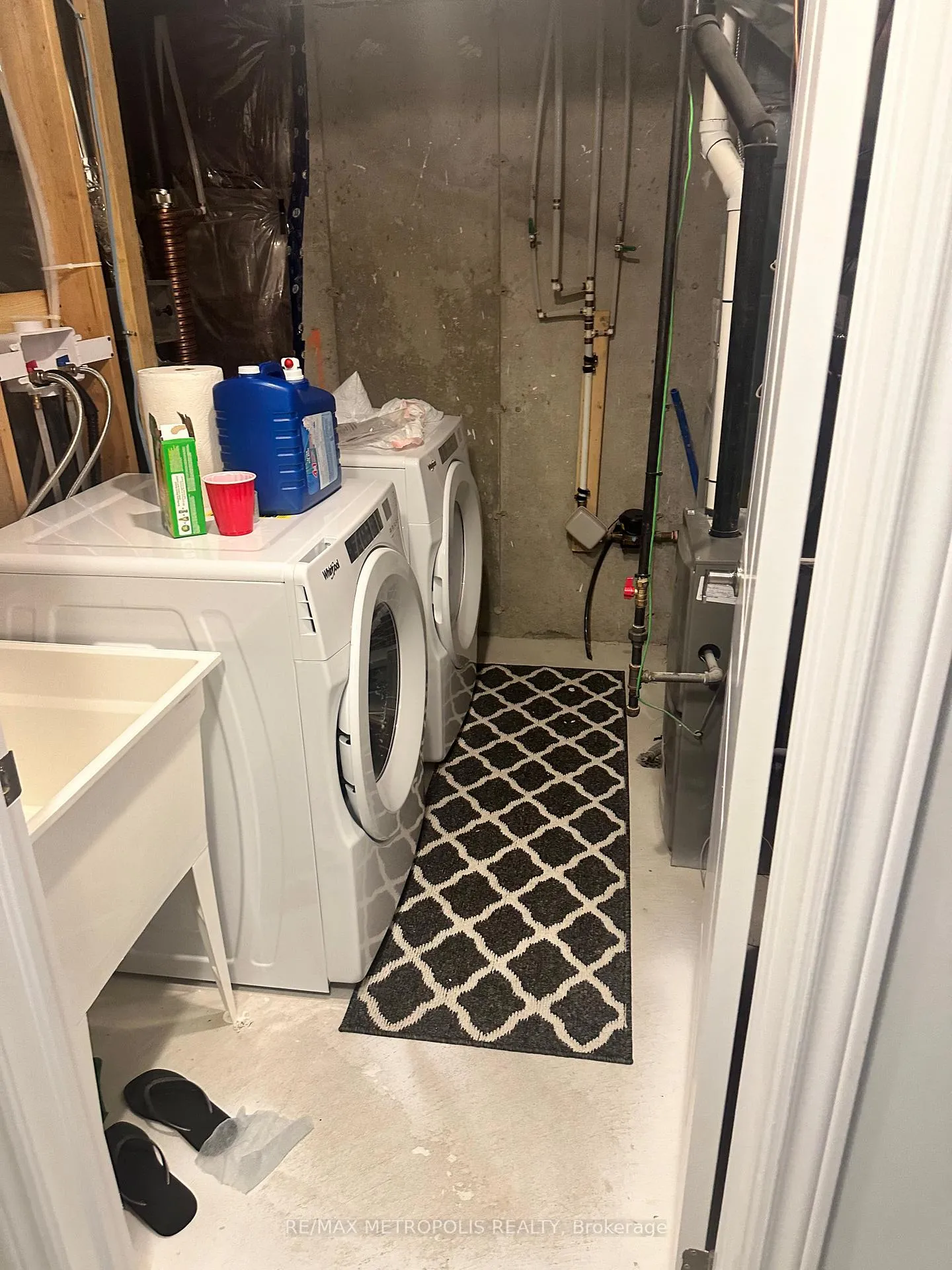 Photo 4 of 1133 Thompson Drive N, Oshawa, Kedron — HOMEH