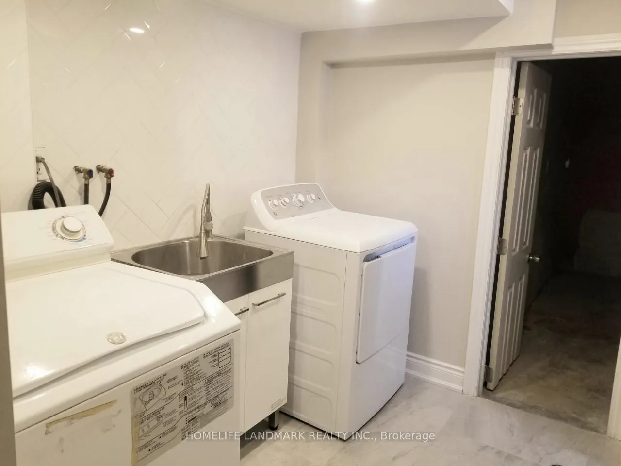 Photo 9 of 12 Ottawa Court, Aurora, Aurora Heights — HOMEH