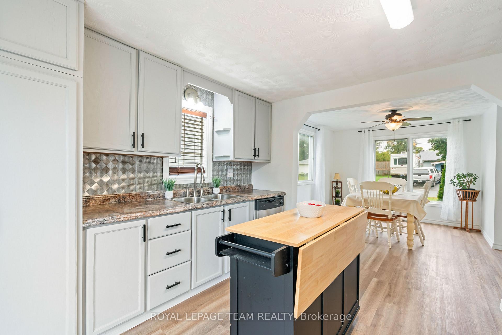 Photo 18 of 3069 Walker Street E, Edwardsburgh/Cardinal, Town of Cardinal — HOMEH