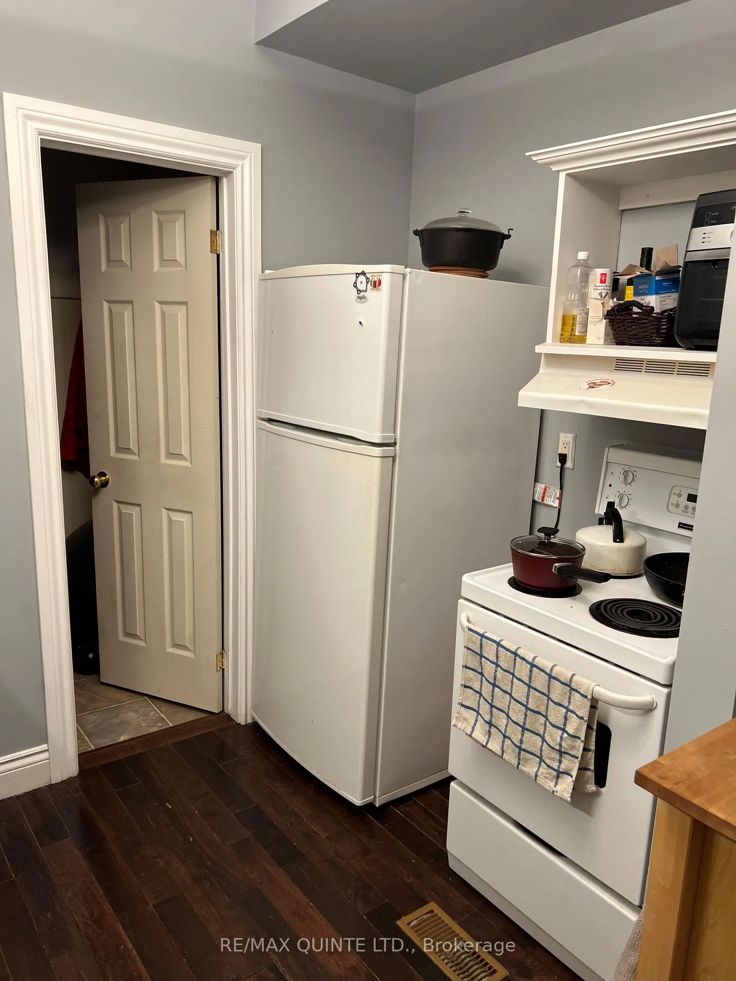 Photo 8 of Unit 4, 205 Charles Street, Belleville, Belleville Ward — HOMEH