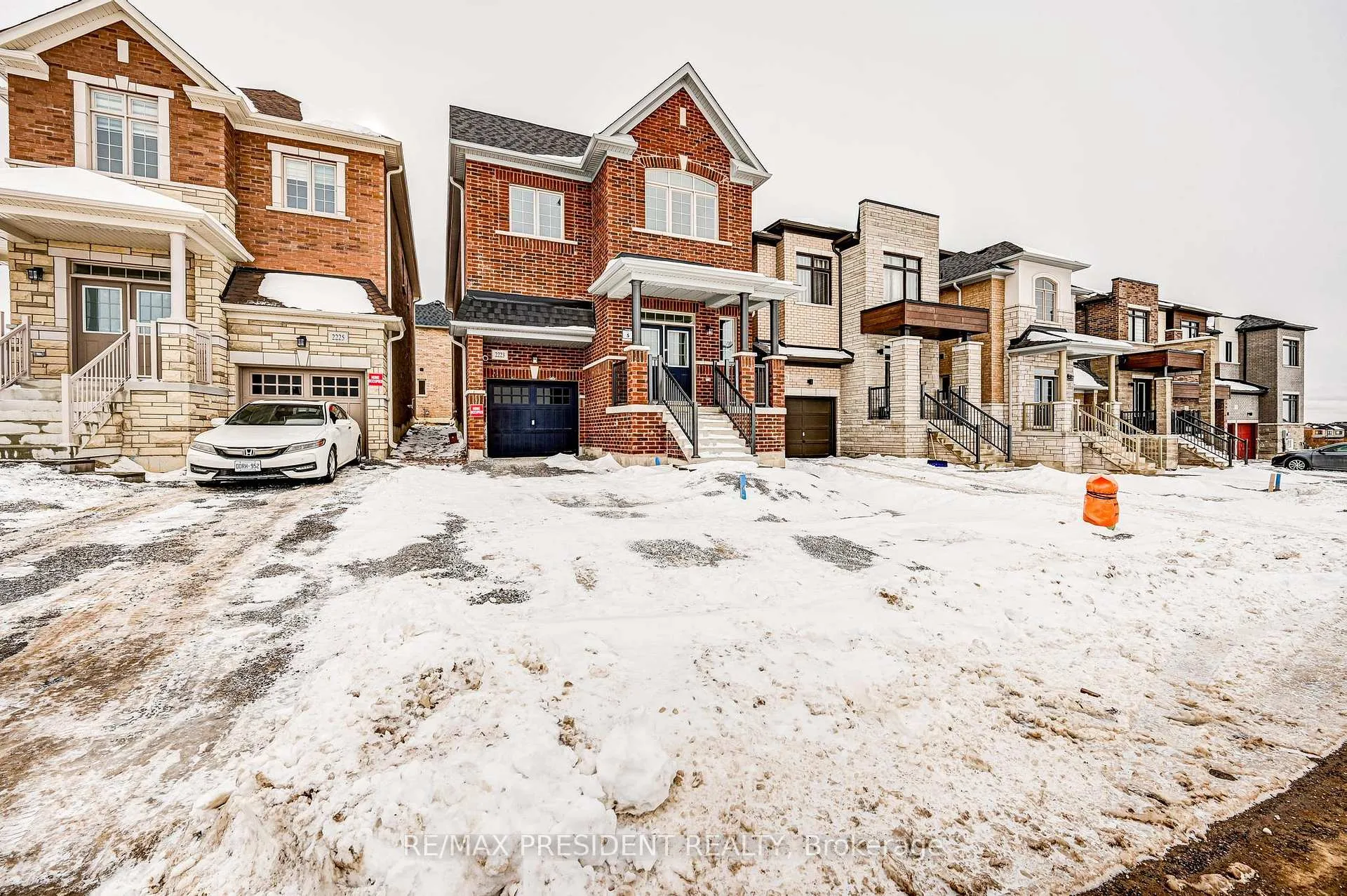 Photo 3 of 2223 Crystal Drive N, Oshawa, Taunton — HOMEH