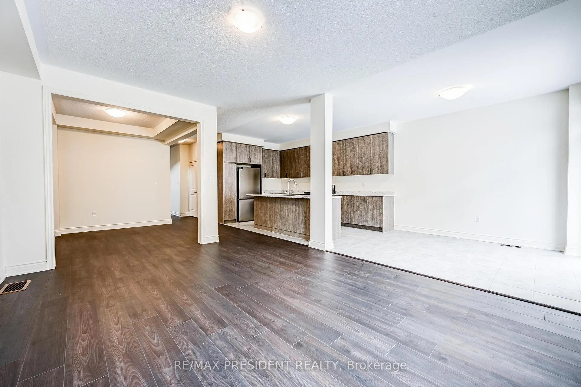 Photo 13 of 2223 Crystal Drive N, Oshawa, Taunton — HOMEH