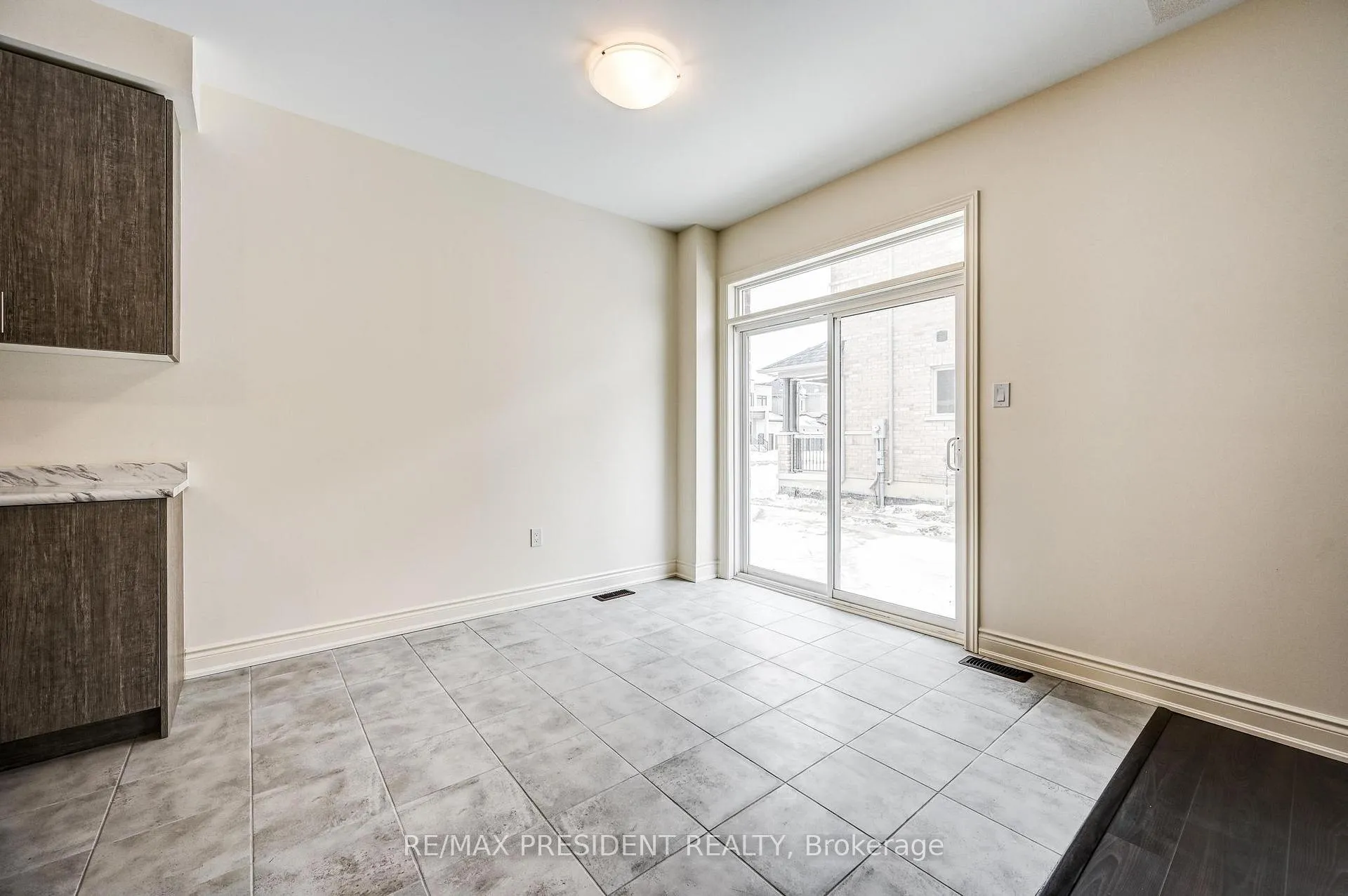 Photo 16 of 2223 Crystal Drive N, Oshawa, Taunton — HOMEH