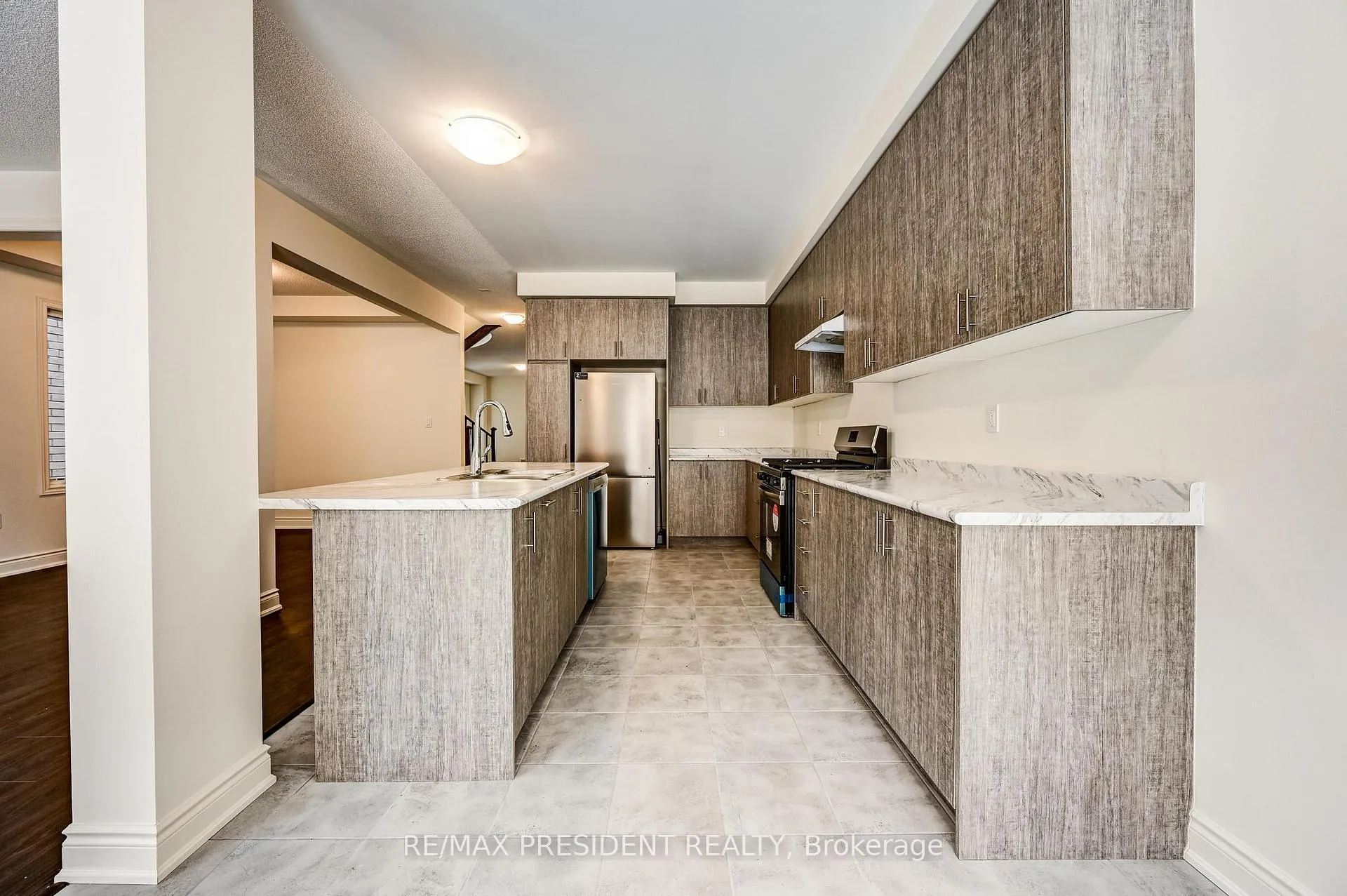 Photo 18 of 2223 Crystal Drive N, Oshawa, Taunton — HOMEH