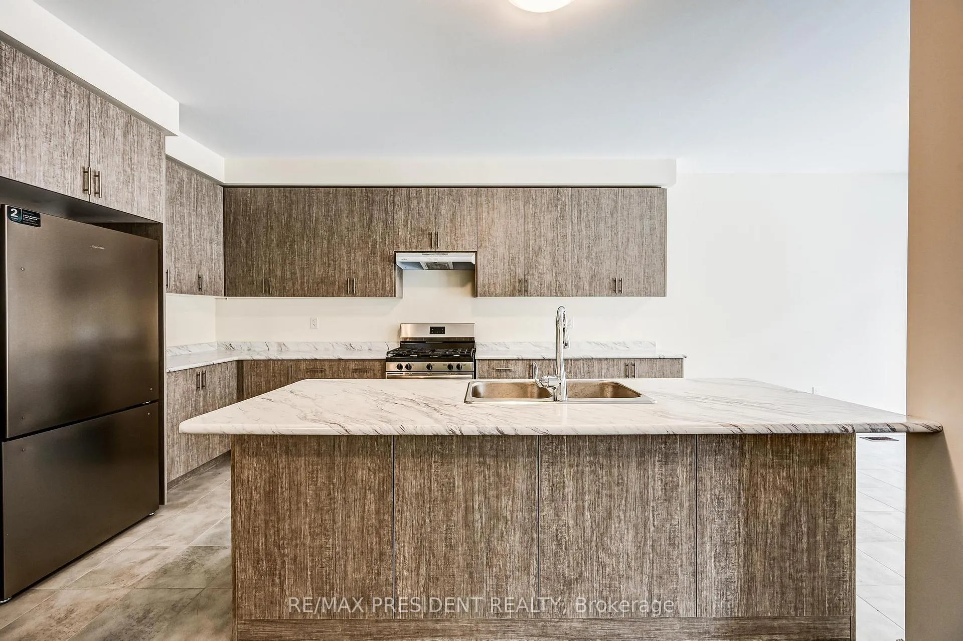 Photo 19 of 2223 Crystal Drive N, Oshawa, Taunton — HOMEH