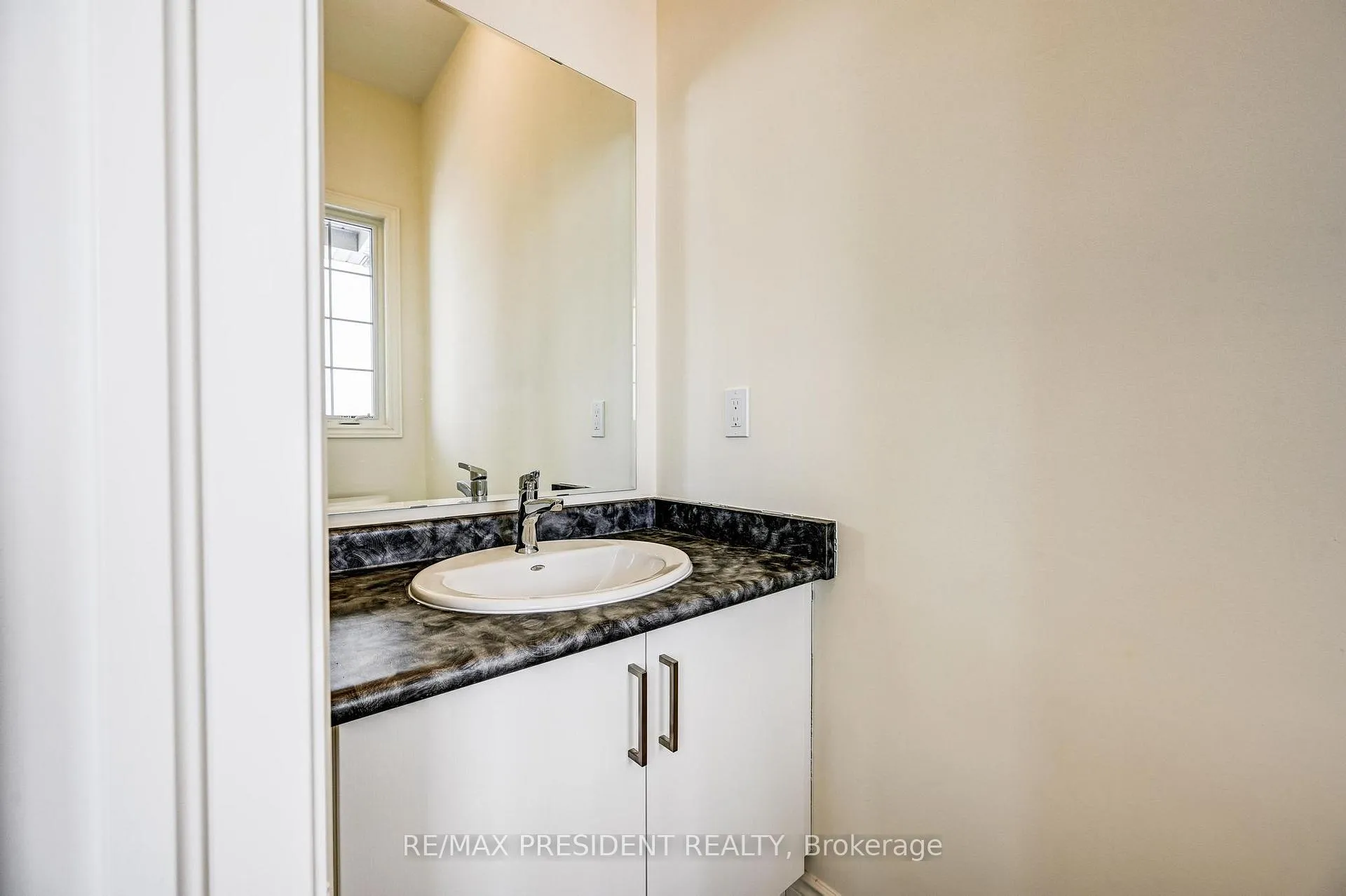Photo 24 of 2223 Crystal Drive N, Oshawa, Taunton — HOMEH