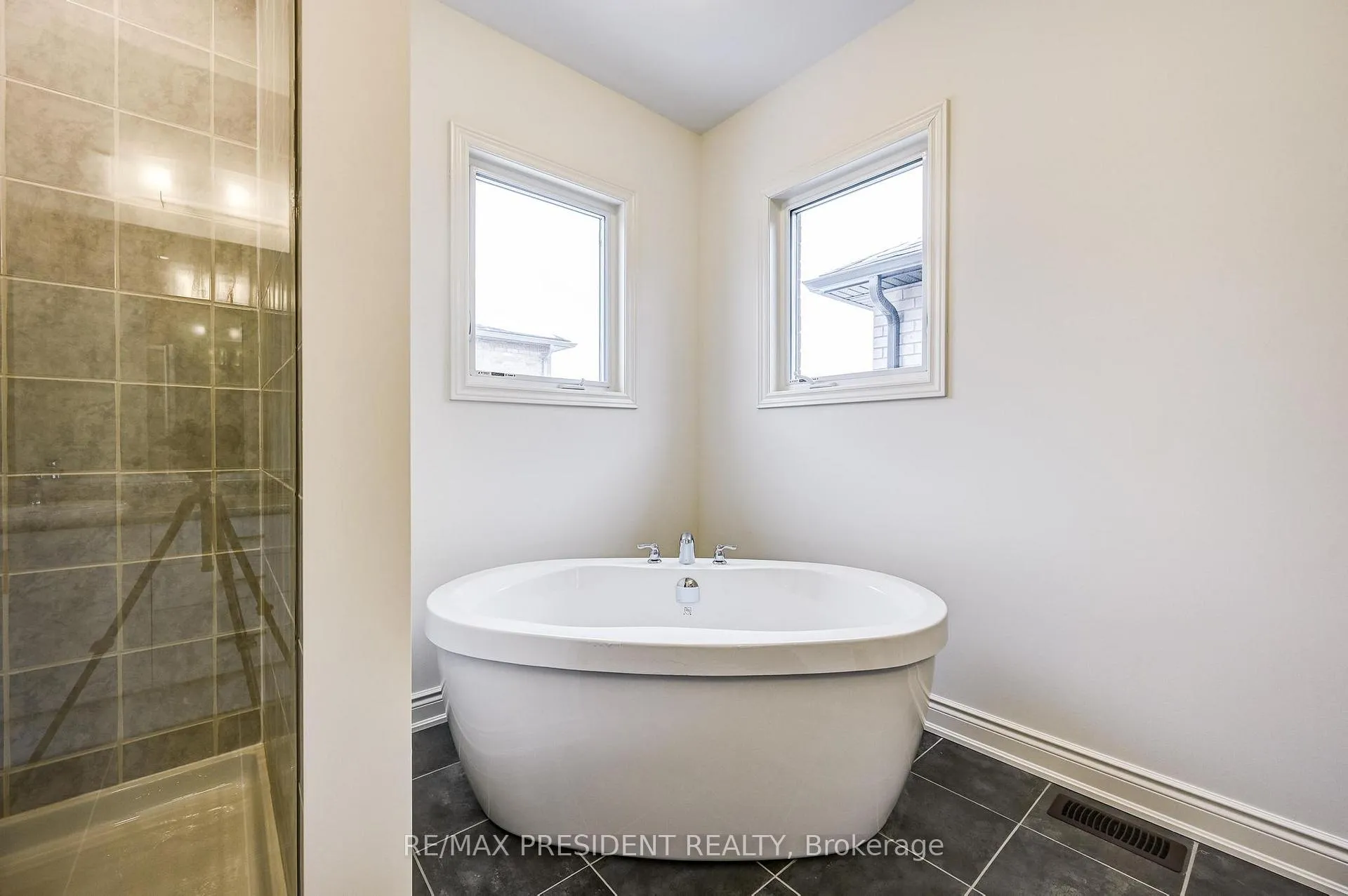 Photo 30 of 2223 Crystal Drive N, Oshawa, Taunton — HOMEH
