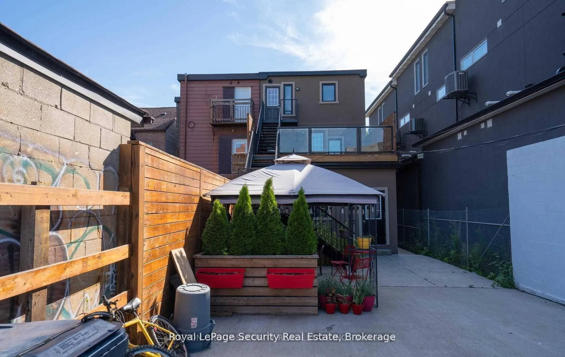 Photo 5 of Unit 4, 62 Lippincott Street, Toronto, Kensington-Chinatown — HOMEH
