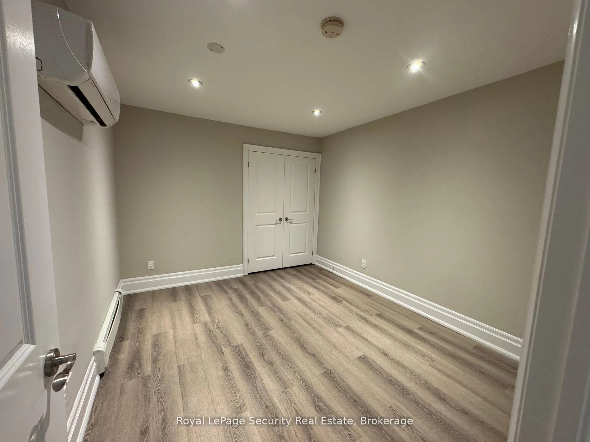 Photo 6 of Unit 4, 62 Lippincott Street, Toronto, Kensington-Chinatown — HOMEH