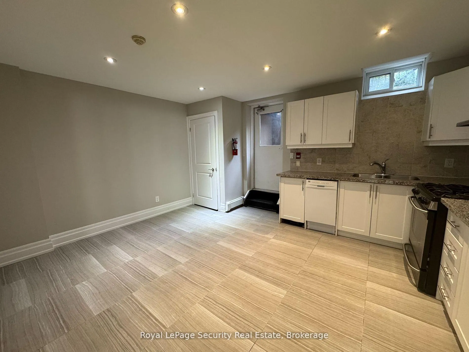 Photo 8 of Unit 4, 62 Lippincott Street, Toronto, Kensington-Chinatown — HOMEH