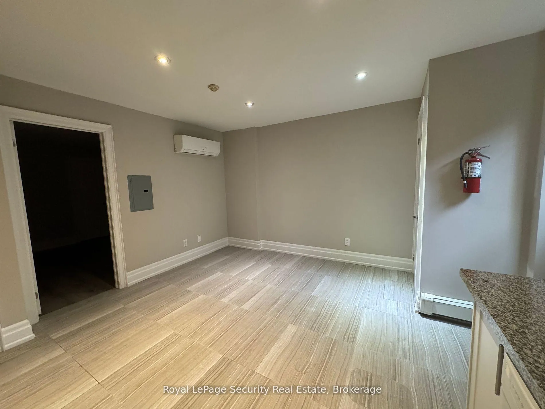 Photo 14 of Unit 4, 62 Lippincott Street, Toronto, Kensington-Chinatown — HOMEH
