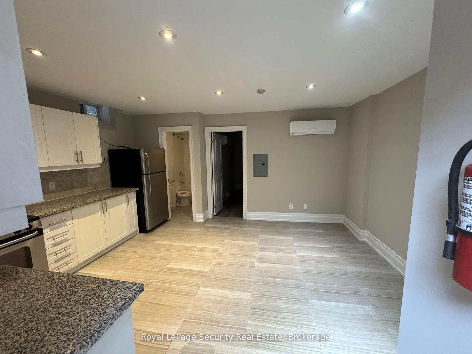 Photo 15 of Unit 4, 62 Lippincott Street, Toronto, Kensington-Chinatown — HOMEH