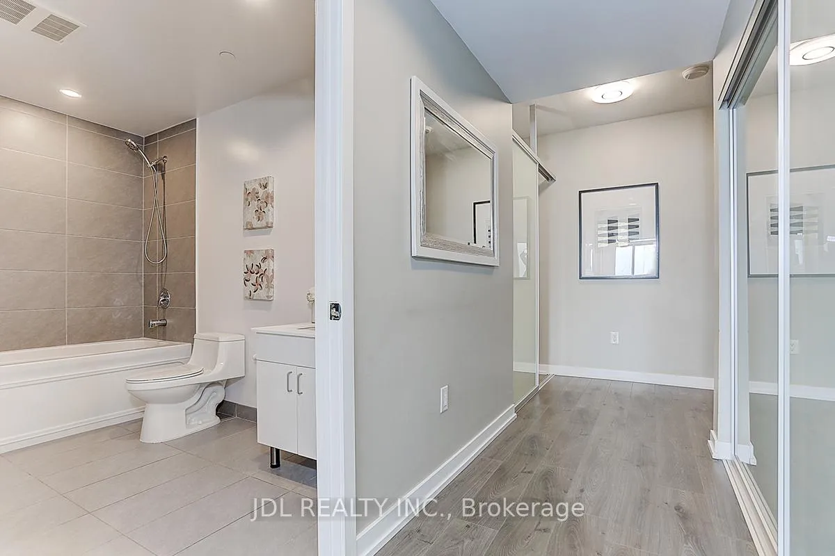 Photo 9 of Unit 3201, 426 University Avenue, Toronto, Kensington-Chinatown — HOMEH