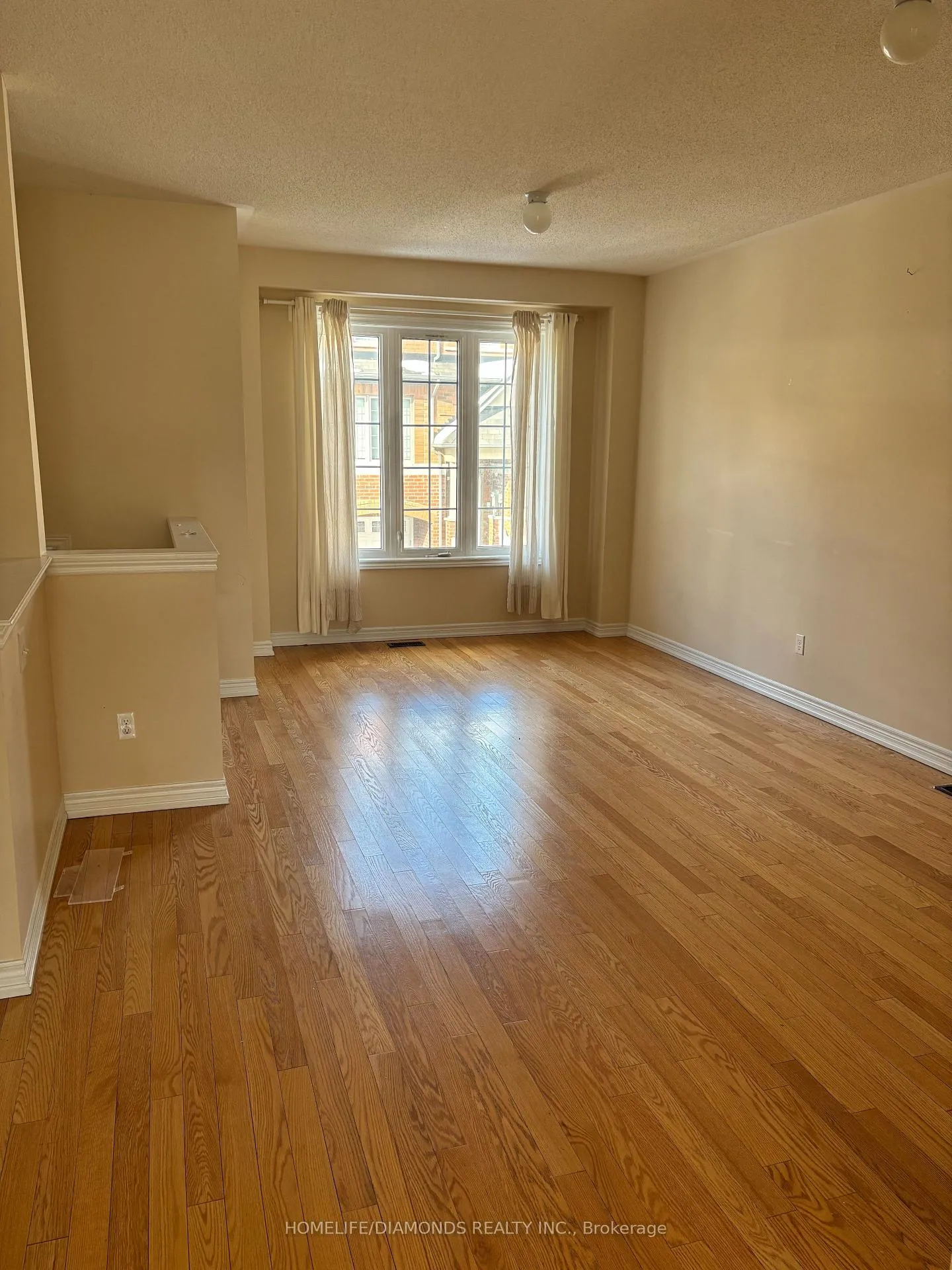 Photo 4 of 118 Sea Drifter Crescent, Brampton, Bram East — HOMEH