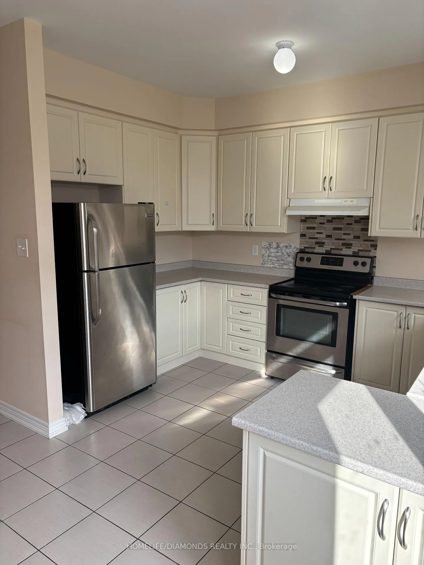 Photo 5 of 118 Sea Drifter Crescent, Brampton, Bram East — HOMEH