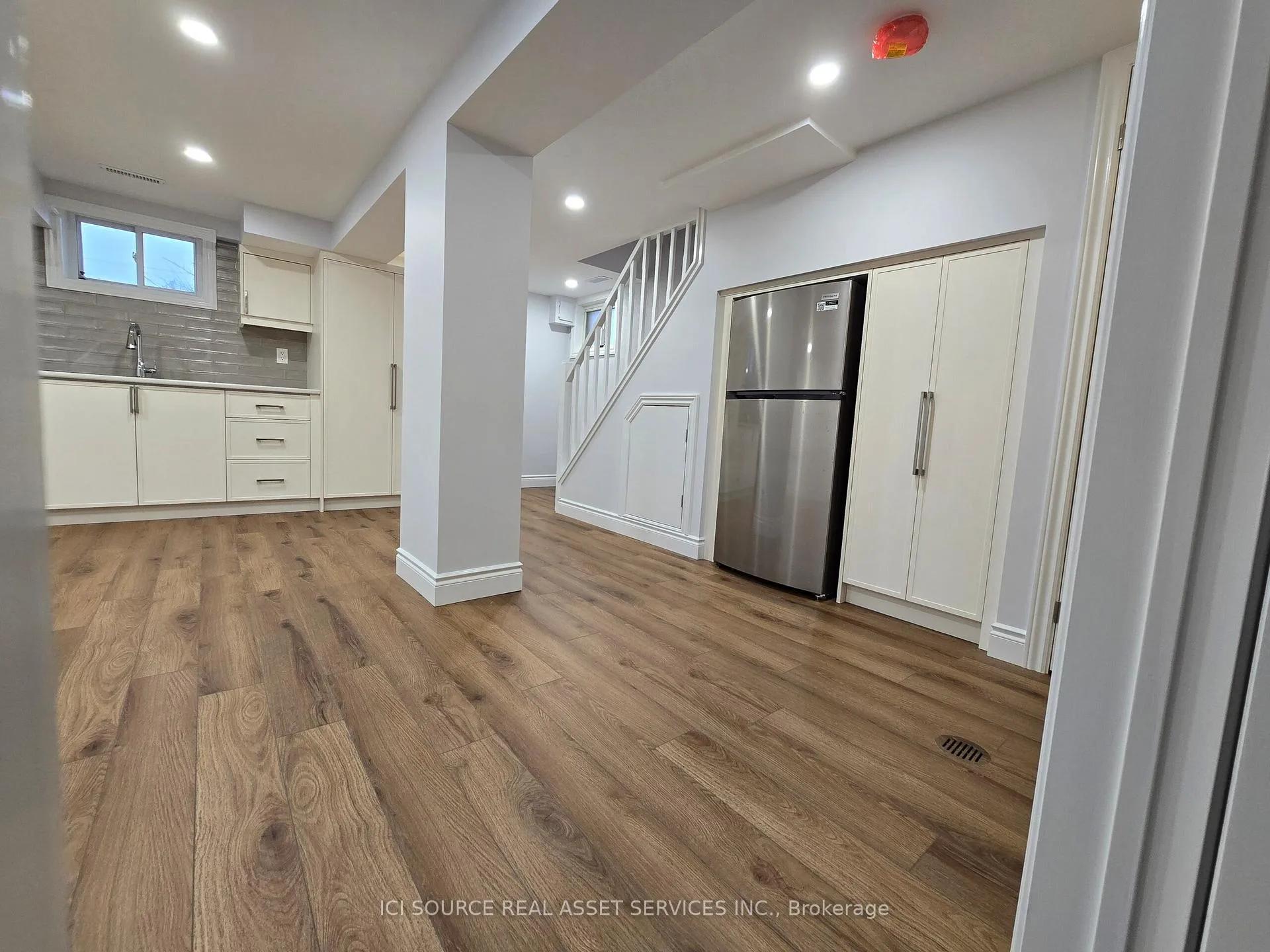 Photo 7 of 922 Eglinton Avenue E, Toronto, Leaside — HOMEH