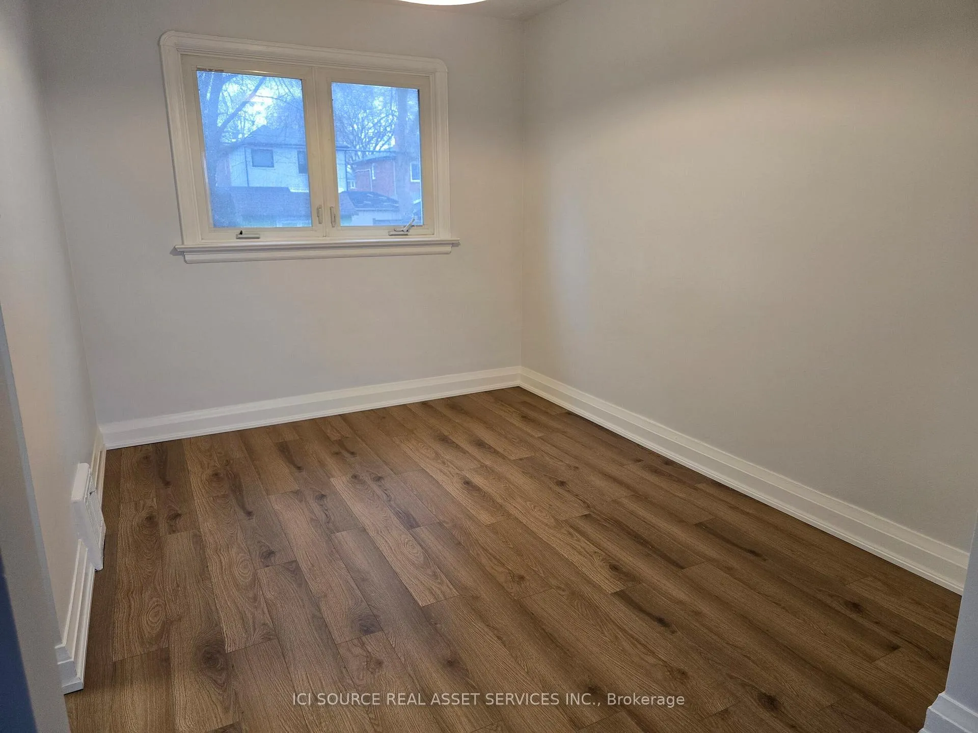 Photo 8 of 922 Eglinton Avenue E, Toronto, Leaside — HOMEH