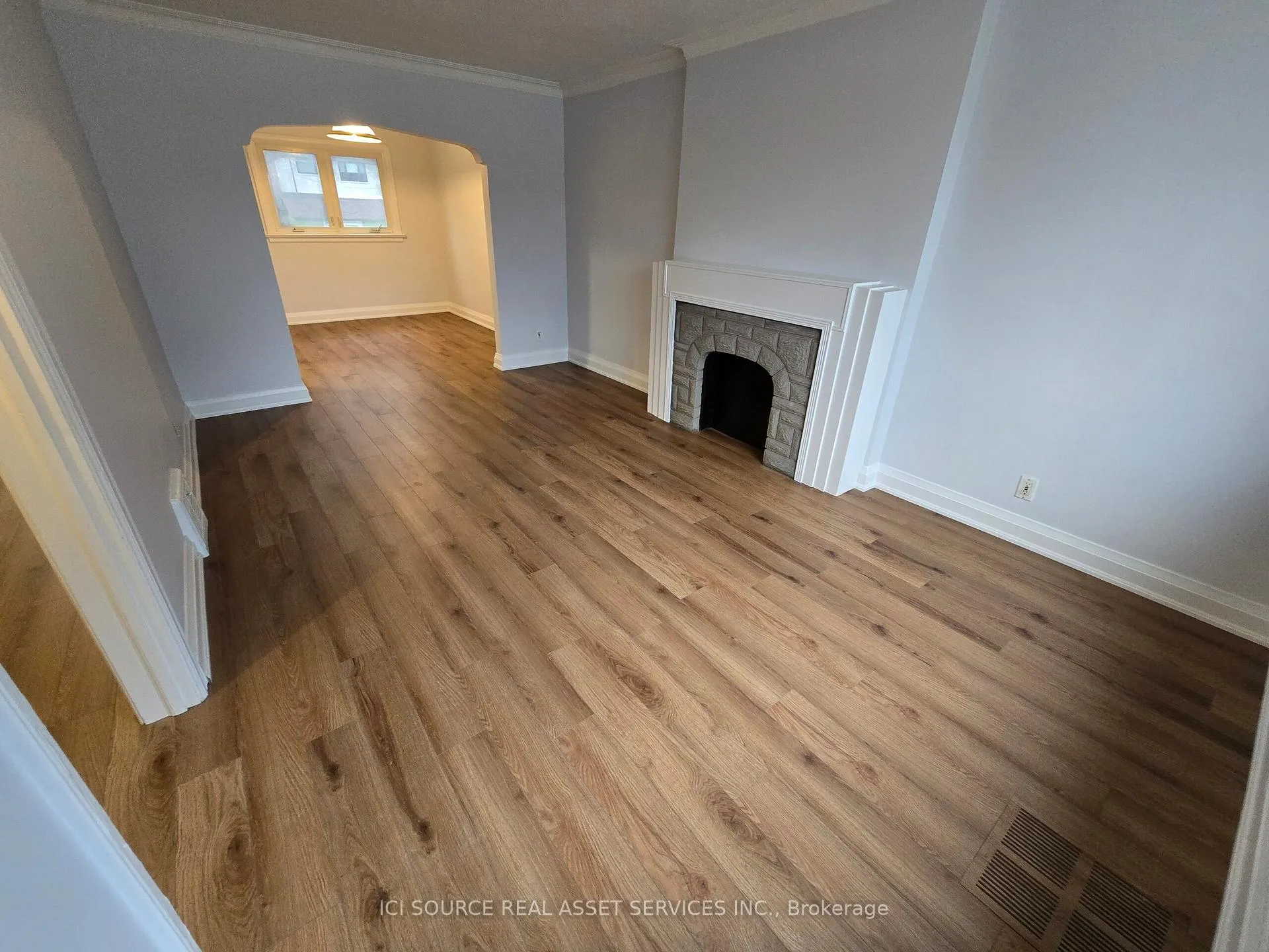 Photo 10 of 922 Eglinton Avenue E, Toronto, Leaside — HOMEH