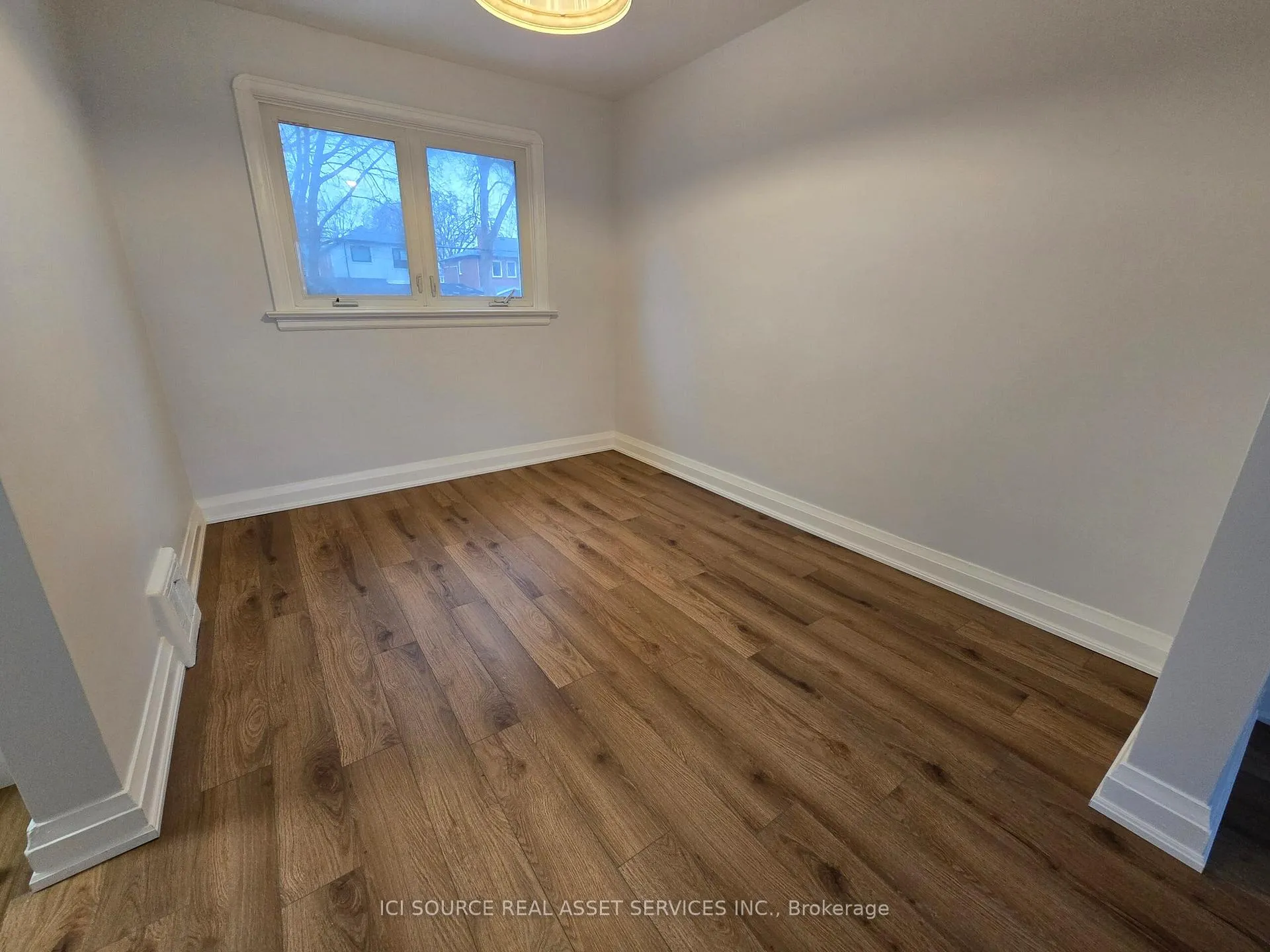 Photo 11 of 922 Eglinton Avenue E, Toronto, Leaside — HOMEH