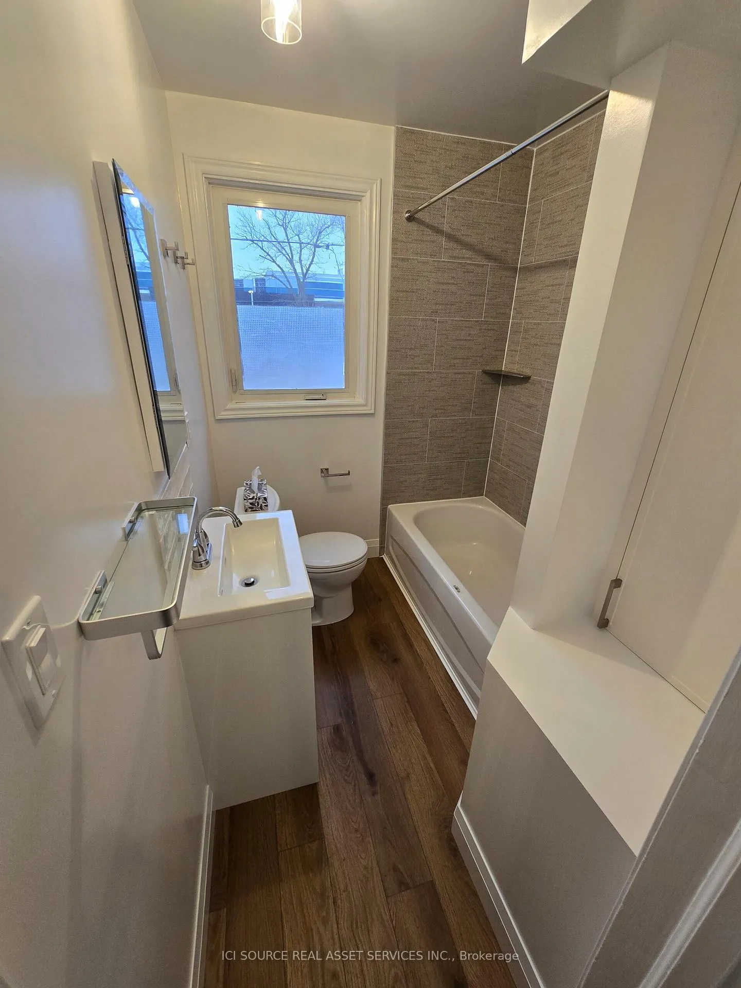 Photo 12 of 922 Eglinton Avenue E, Toronto, Leaside — HOMEH