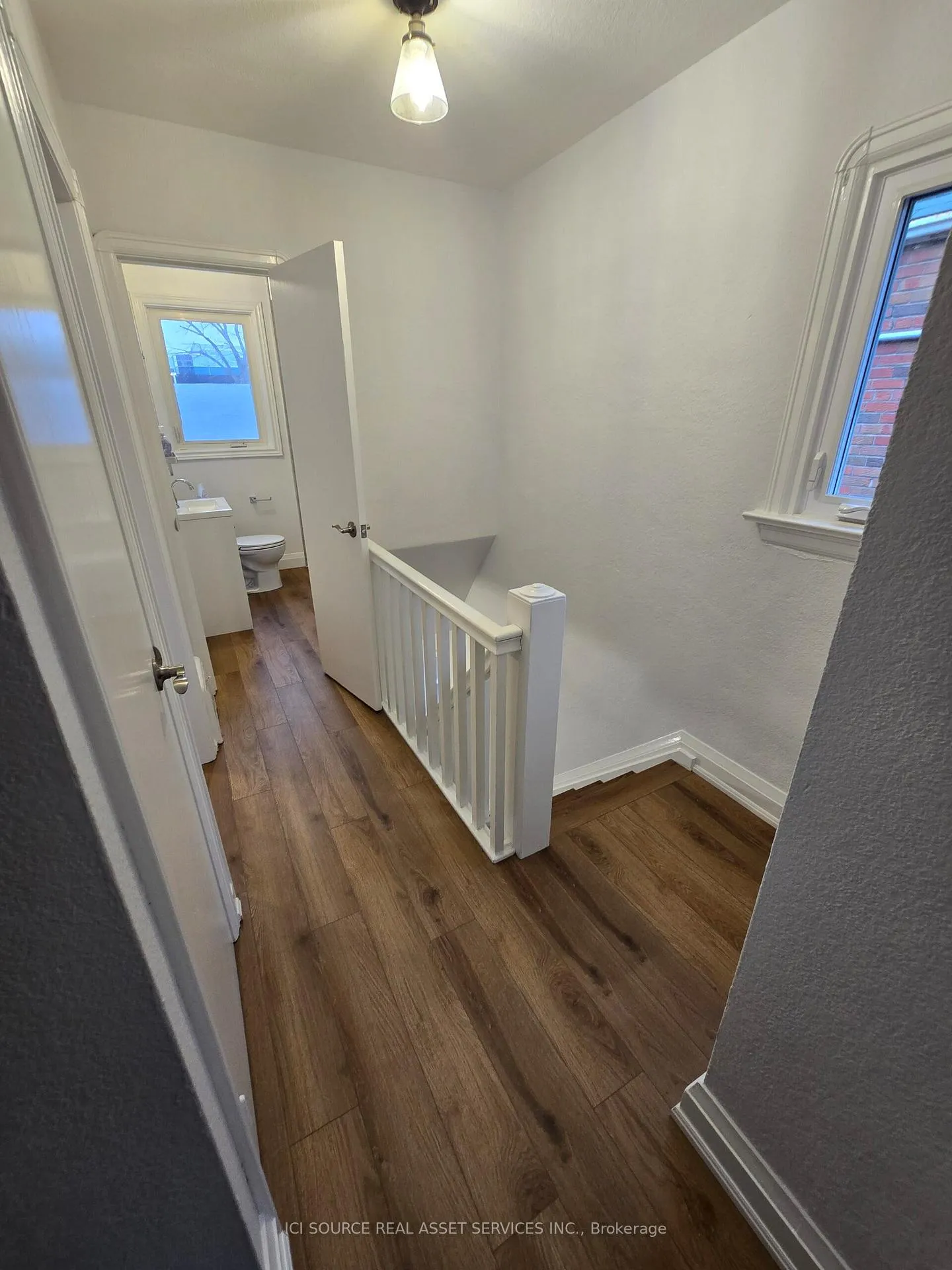 Photo 14 of 922 Eglinton Avenue E, Toronto, Leaside — HOMEH