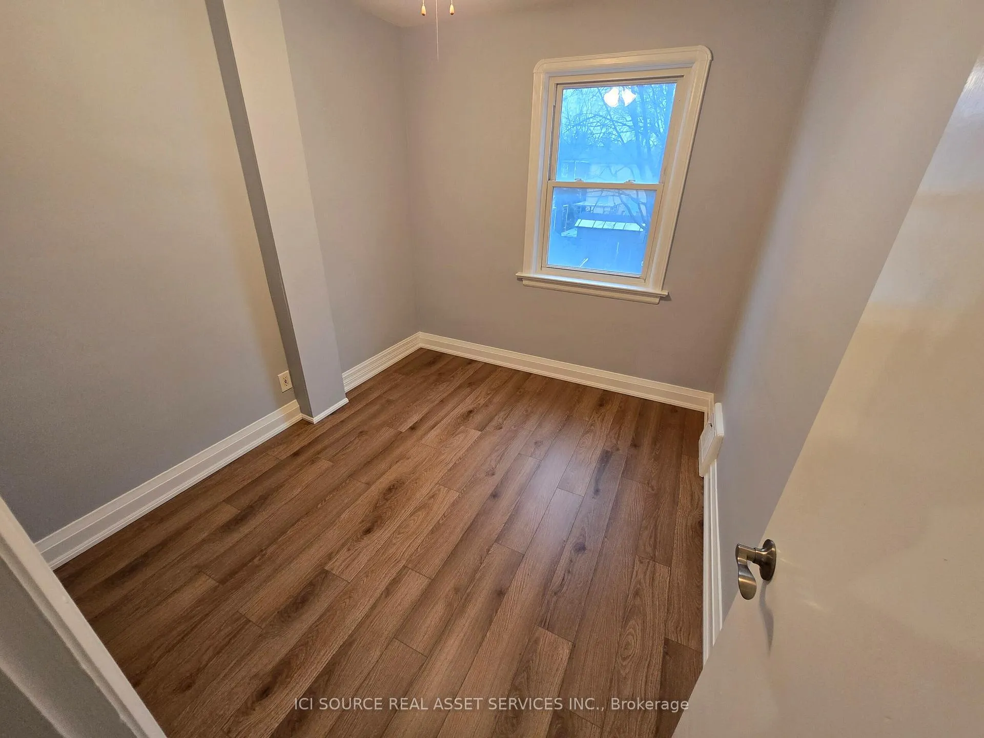 Photo 15 of 922 Eglinton Avenue E, Toronto, Leaside — HOMEH