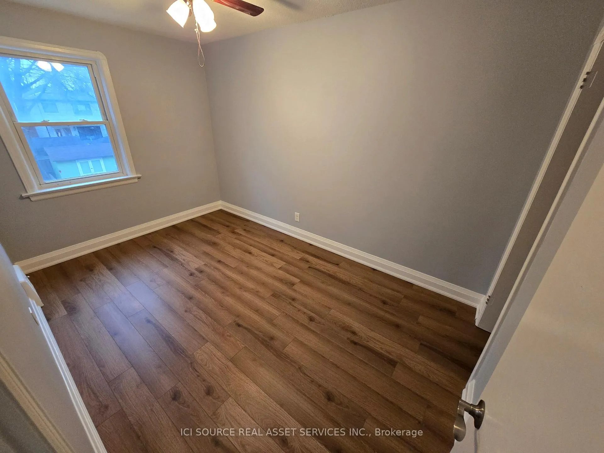 Photo 17 of 922 Eglinton Avenue E, Toronto, Leaside — HOMEH