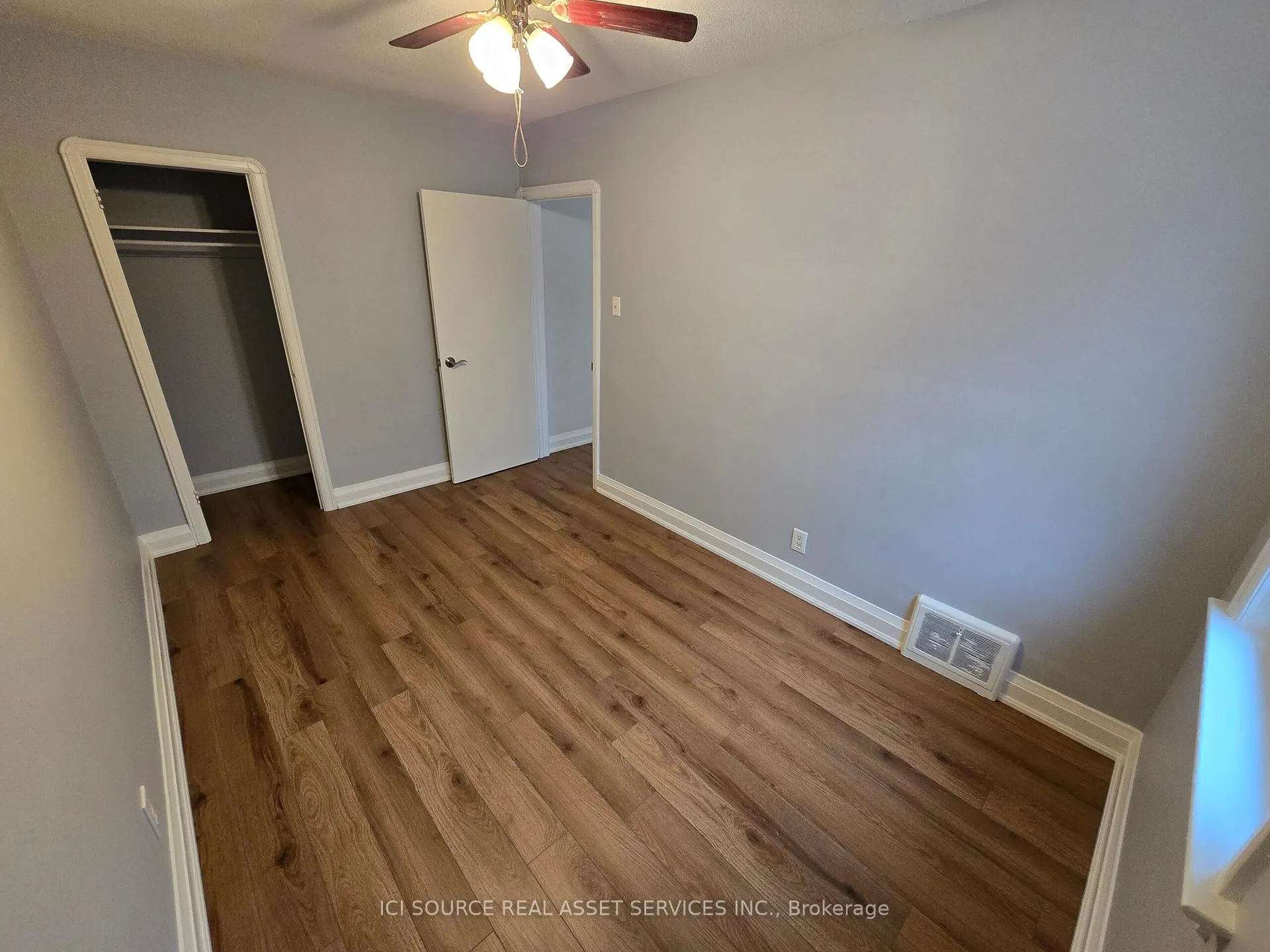 Photo 18 of 922 Eglinton Avenue E, Toronto, Leaside — HOMEH