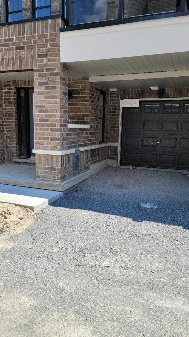 Photo 2 of 237 Lord Elgin Lane, Clarington, Bowmanville — HOMEH