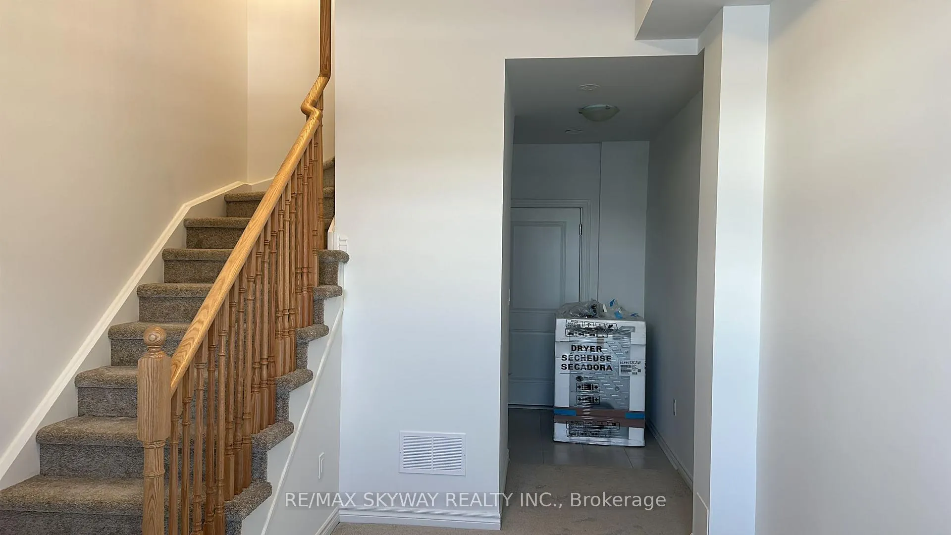 Photo 3 of 417 Dougall Avenue, Caledon, Rural Caledon — HOMEH