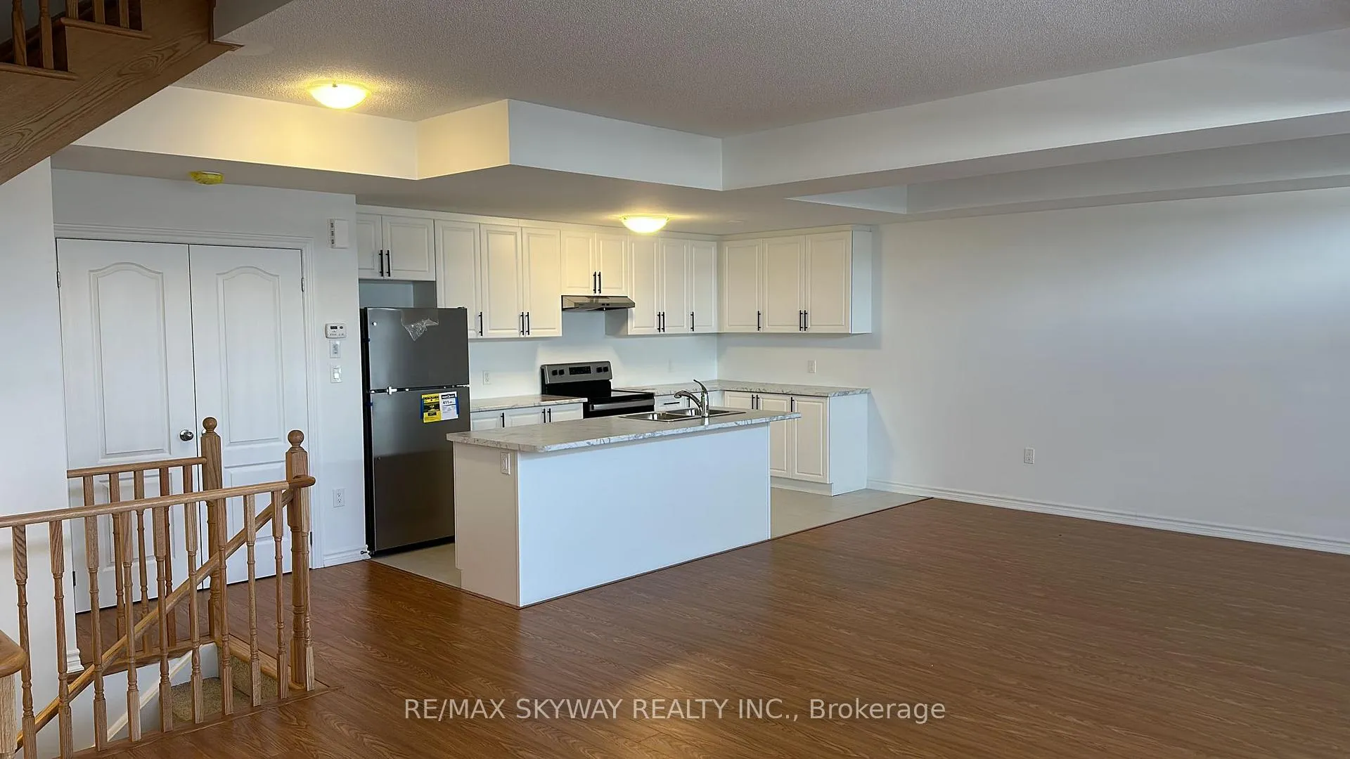 Photo 5 of 417 Dougall Avenue, Caledon, Rural Caledon — HOMEH