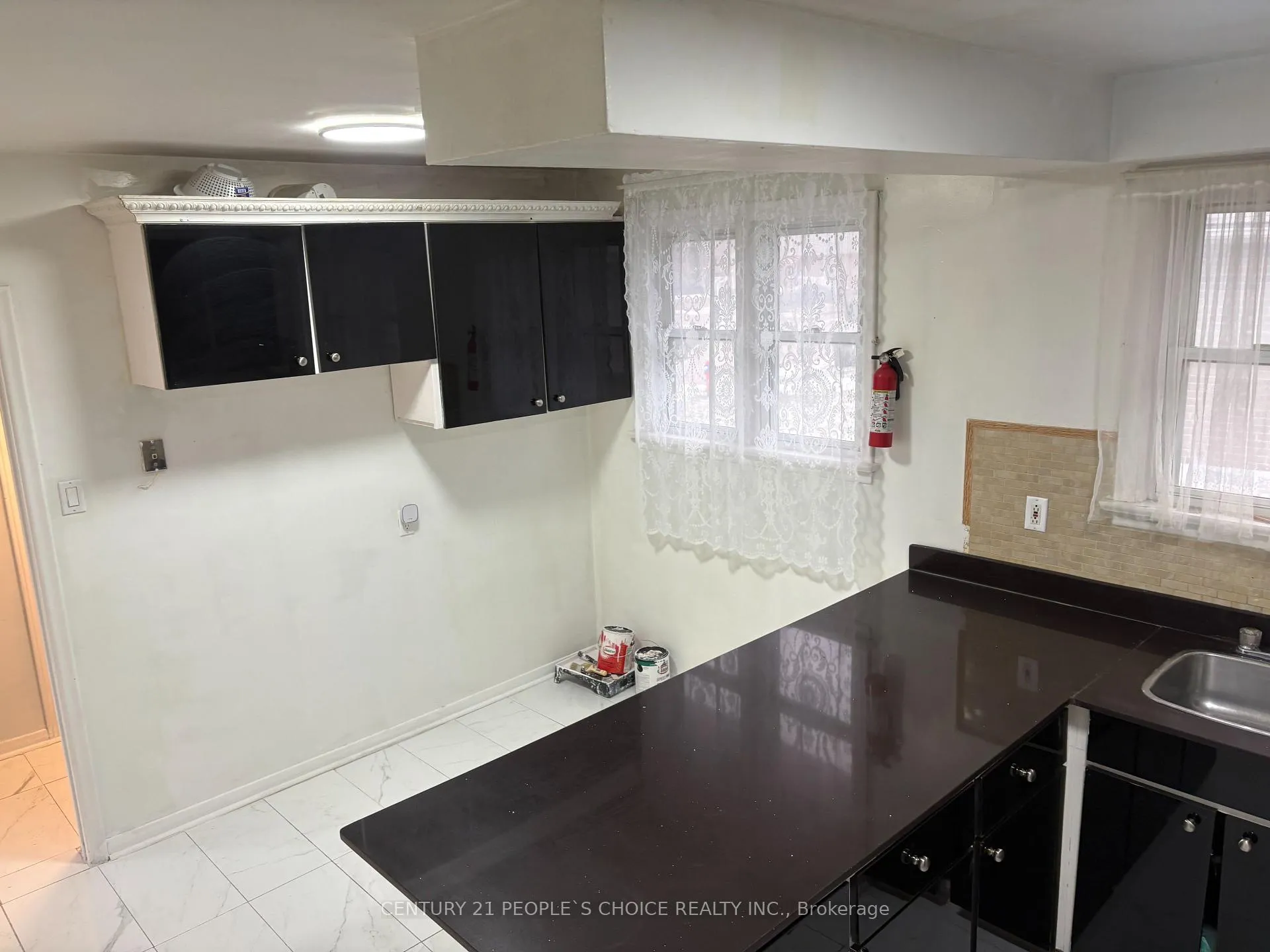 Photo 5 of 33 Ashwood Crescent, Brampton, Avondale — HOMEH