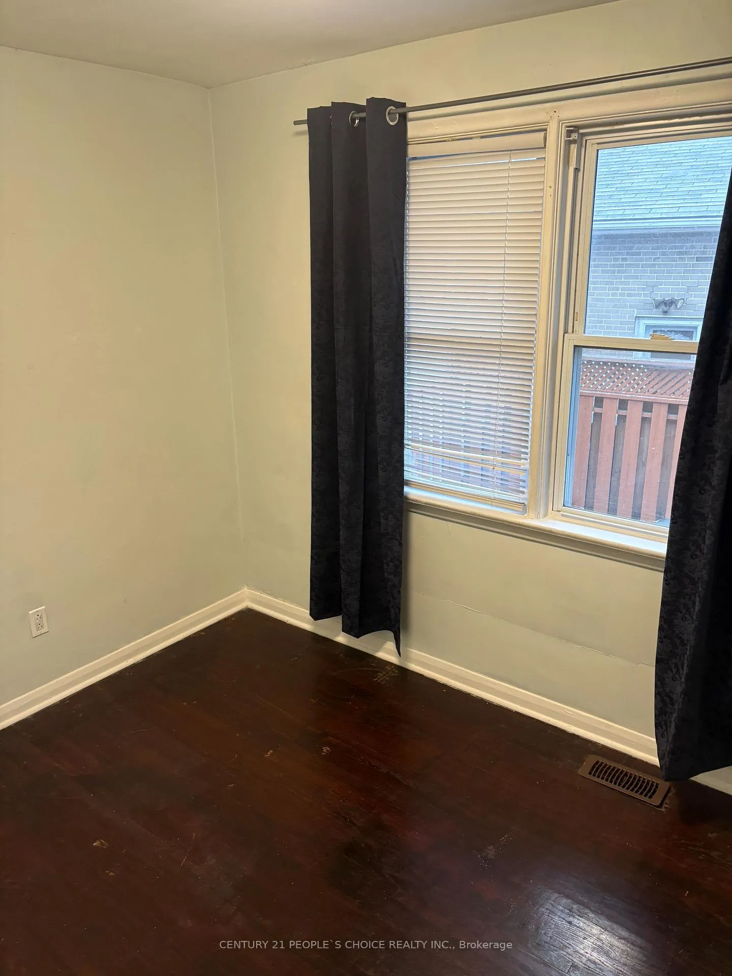 Photo 12 of 33 Ashwood Crescent, Brampton, Avondale — HOMEH