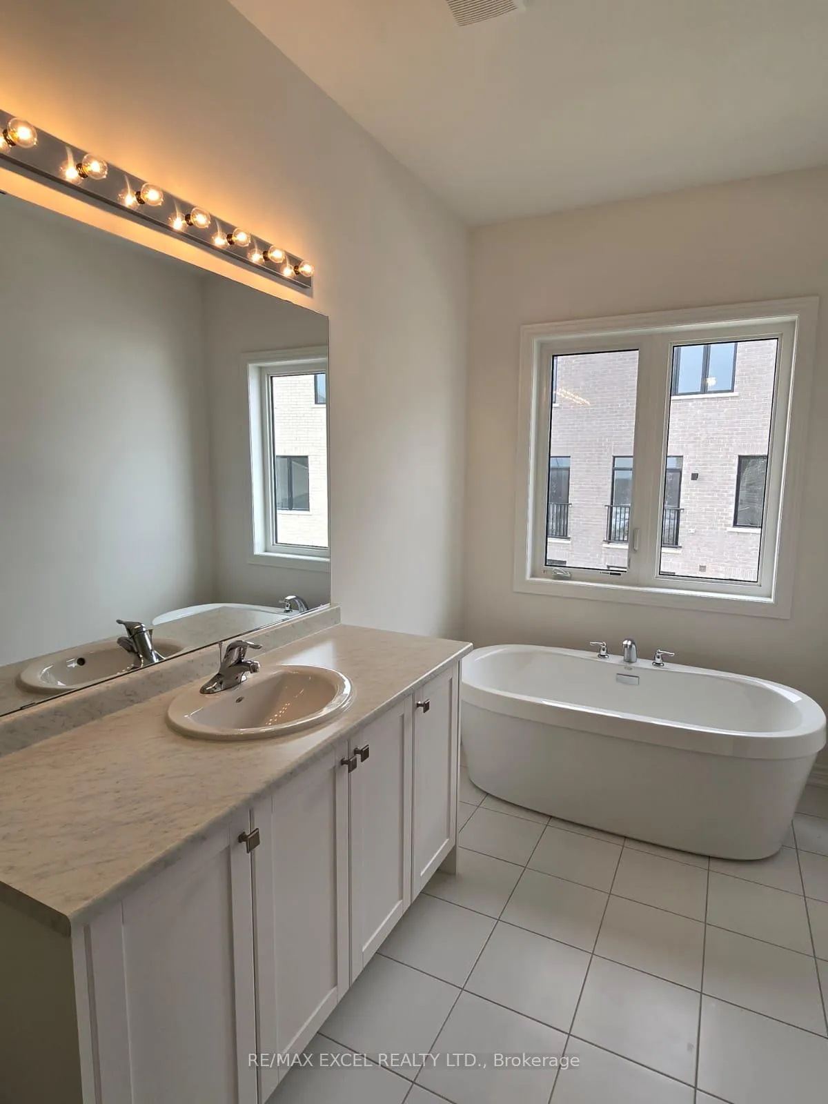 Photo 1 of 2906 Starlight Drive E, Pickering, Rural Pickering — HOMEH
