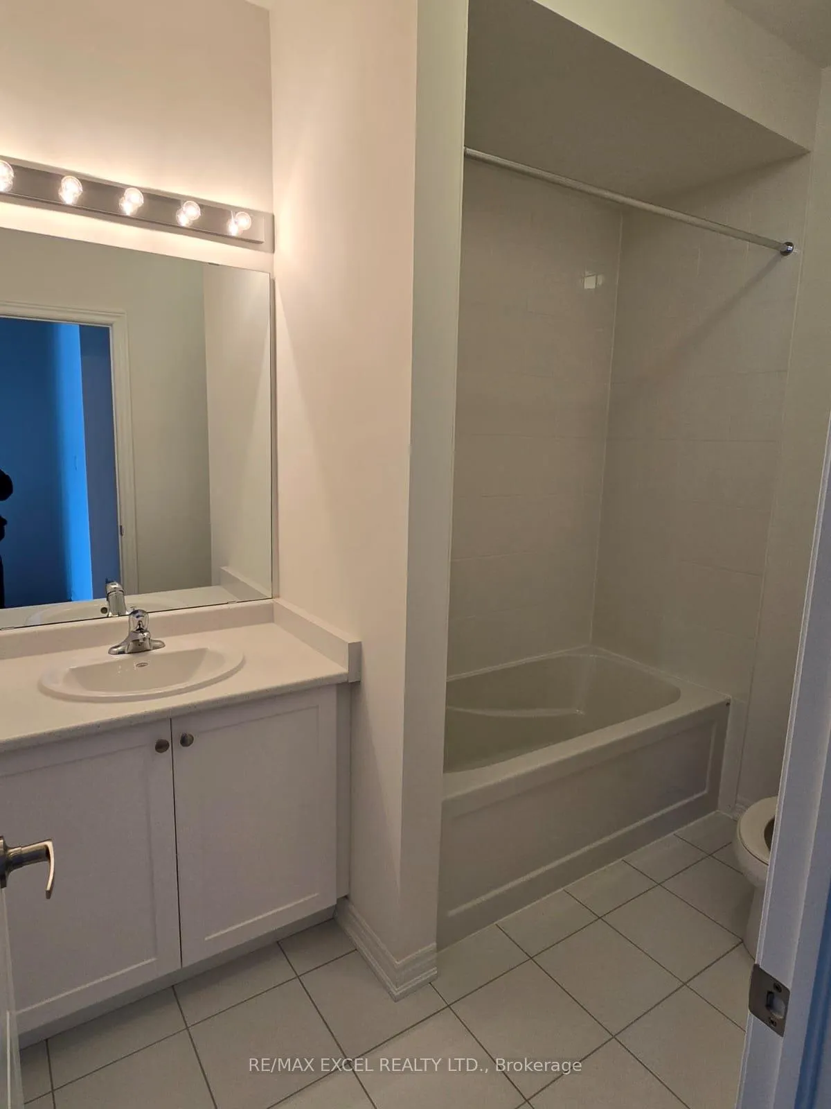 Photo 2 of 2906 Starlight Drive E, Pickering, Rural Pickering — HOMEH