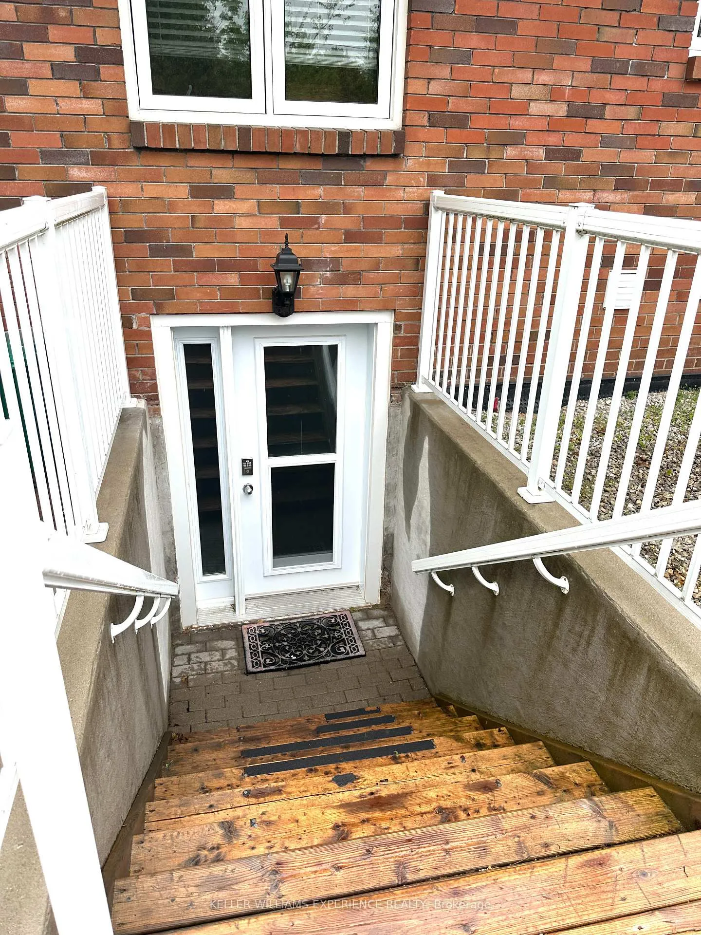 Photo 12 of Unit Lower, 74 St Vincent Street, Barrie, Codrington — HOMEH
