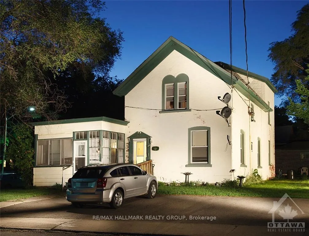 Photo 1 of 20 Russell Street W, Smiths Falls — HOMEH