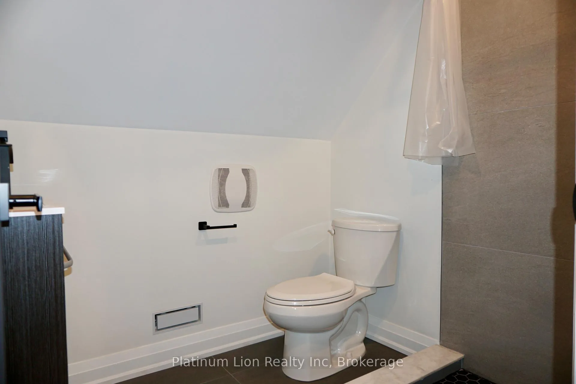 Photo 8 of Unit 3, 15 Greenaway Avenue, Hamilton, Gibson — HOMEH