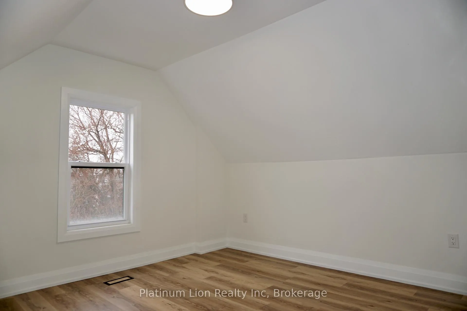 Photo 10 of Unit 3, 15 Greenaway Avenue, Hamilton, Gibson — HOMEH