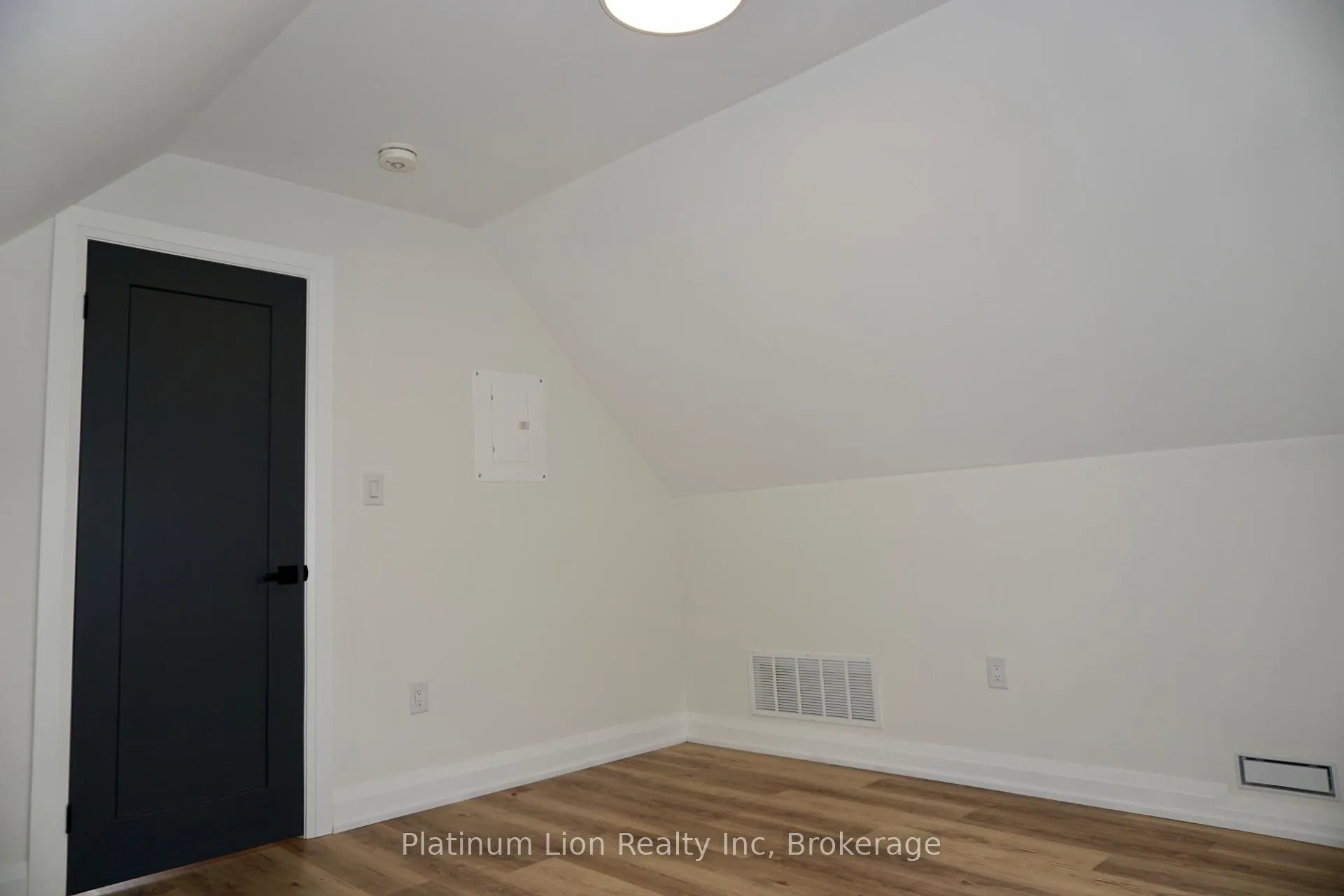 Photo 11 of Unit 3, 15 Greenaway Avenue, Hamilton, Gibson — HOMEH
