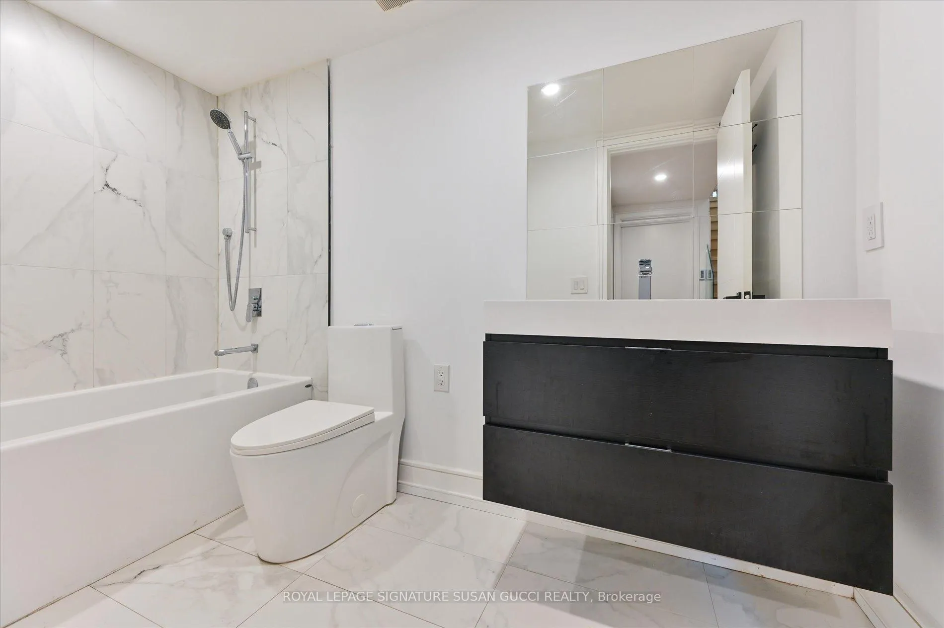 Photo 33 of 36 Glenshaw Crescent, Toronto, O'Connor-Parkview — HOMEH